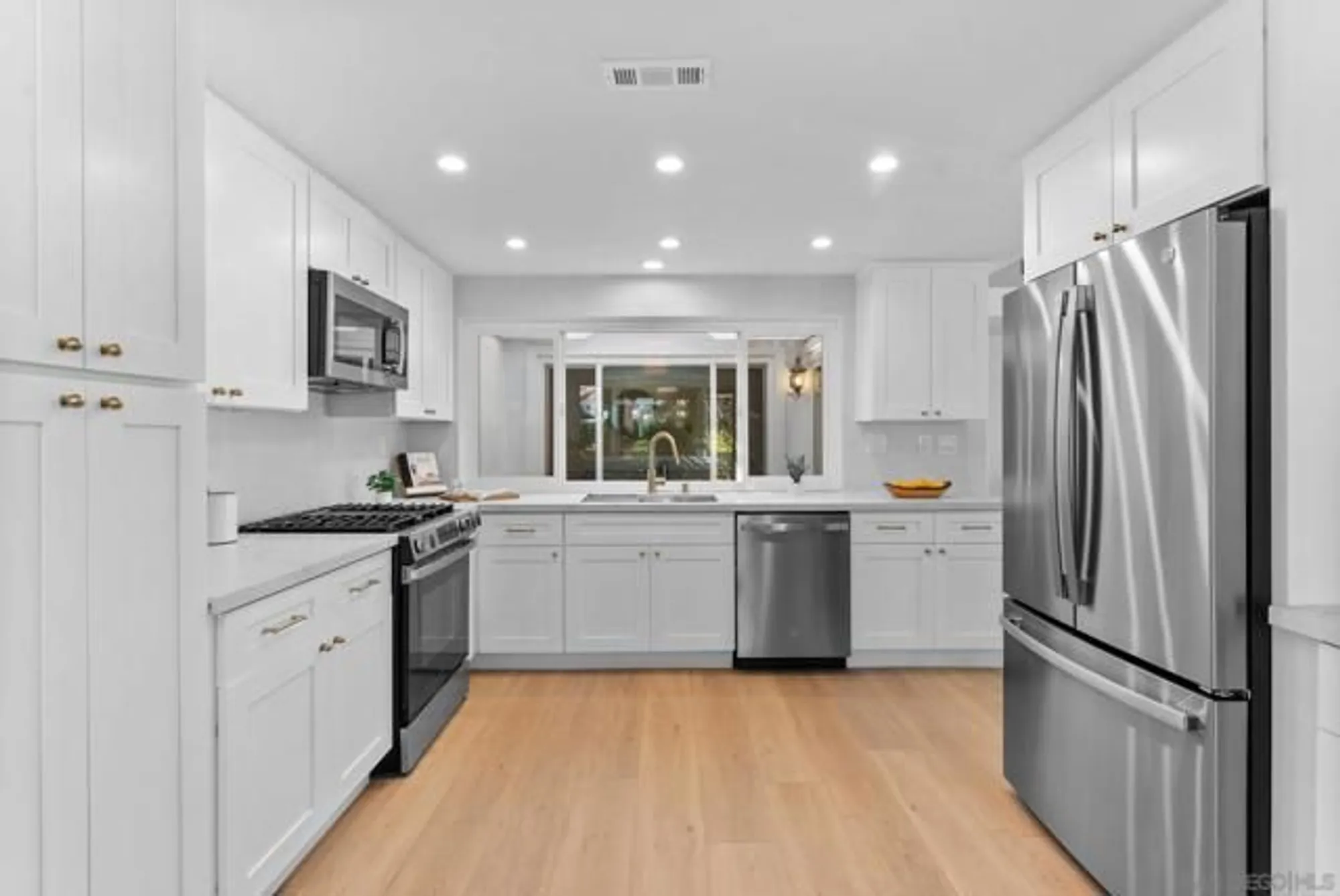 Property Slideshow image 13 of 34 | 4946 alicante way, Oceanside, CA, 92056