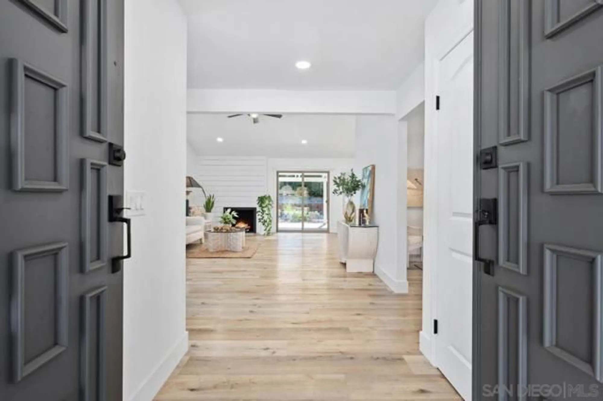 Property Slideshow image 8 of 48 | 12687 senda acantilada, San Diego, CA, 92128