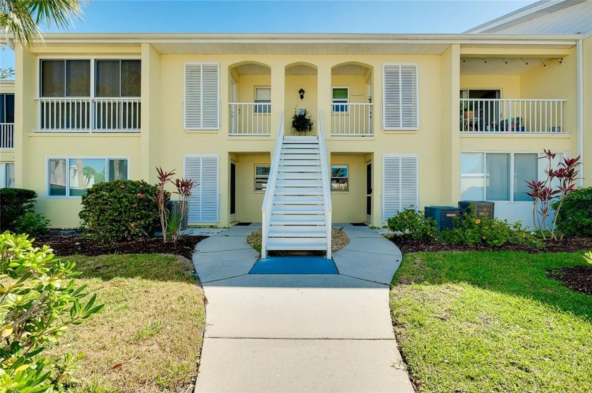 Property Slideshow image 2 of 36 | 410 cerromar cir 240, Venice, FL, 34293