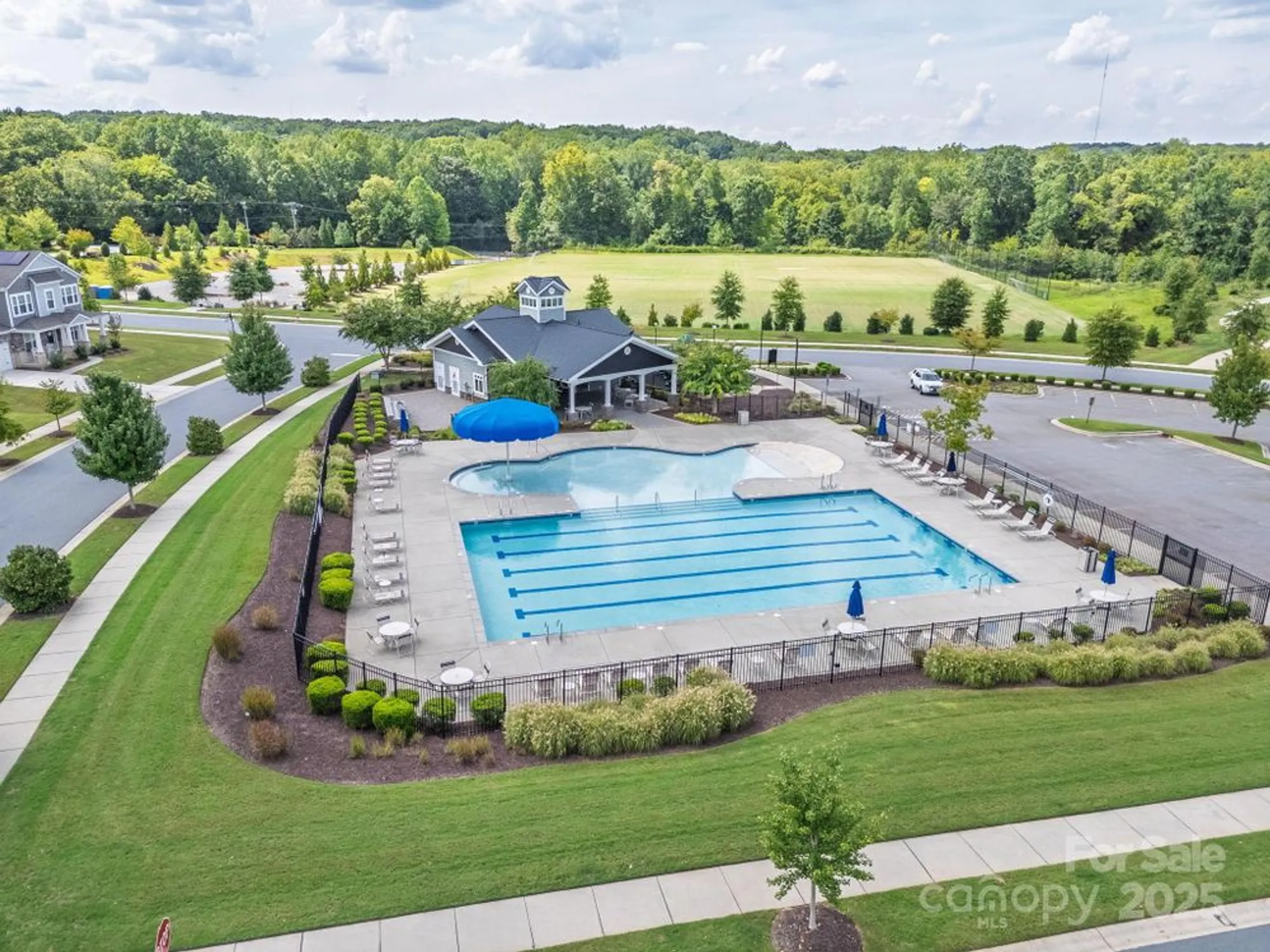 Property Slideshow image 26 of 32 | 5112 larewood dr, Charlotte, NC, 28215