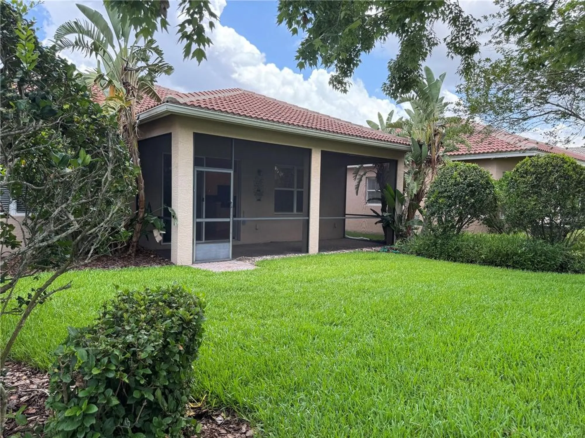 Property Slideshow image 21 of 40 | 4938 sandy brook cir, Wimauma, FL, 33598