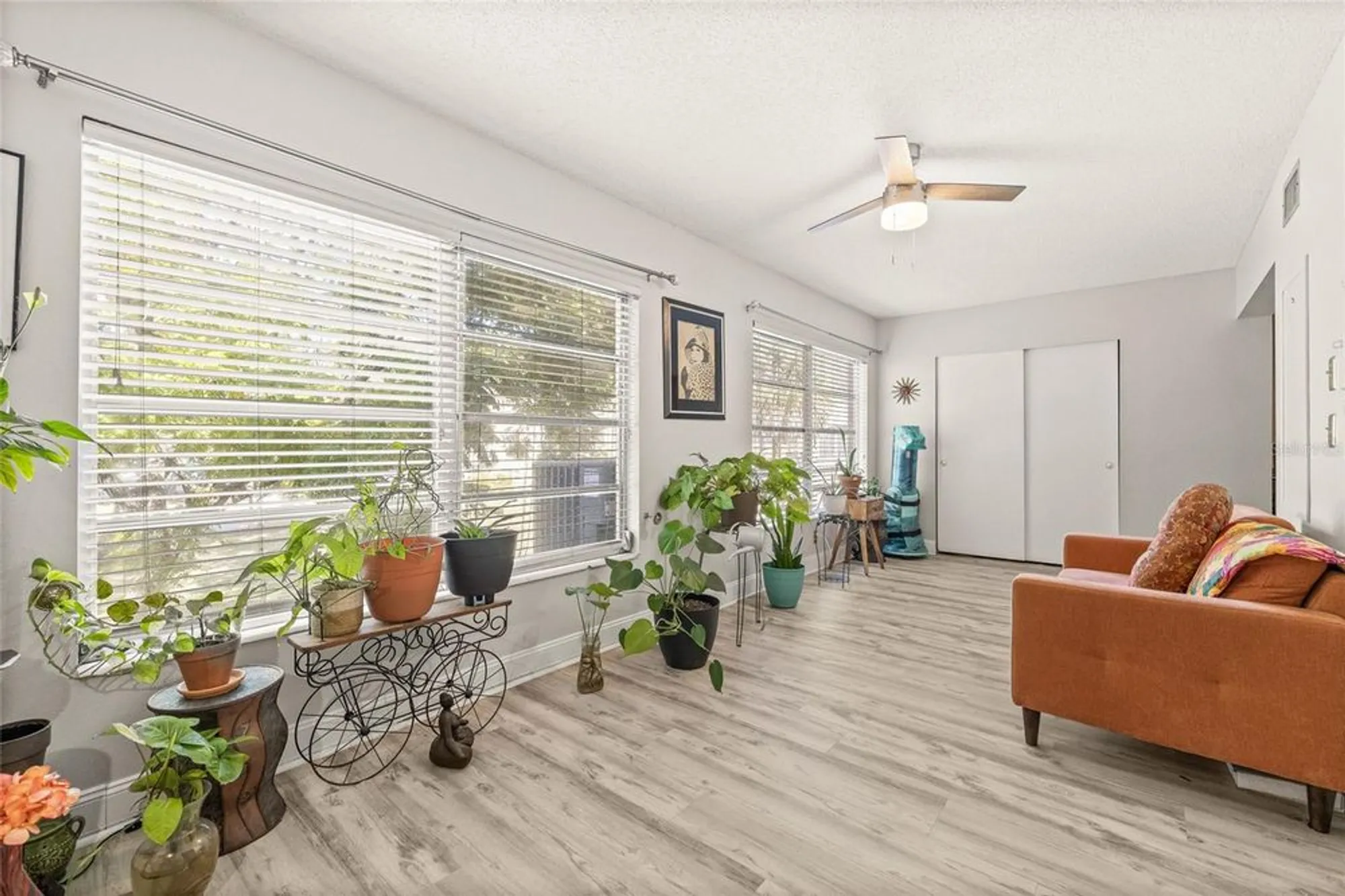 Property Slideshow image 15 of 42 | 2416 world parkway blvd 26, Clearwater, FL, 33763