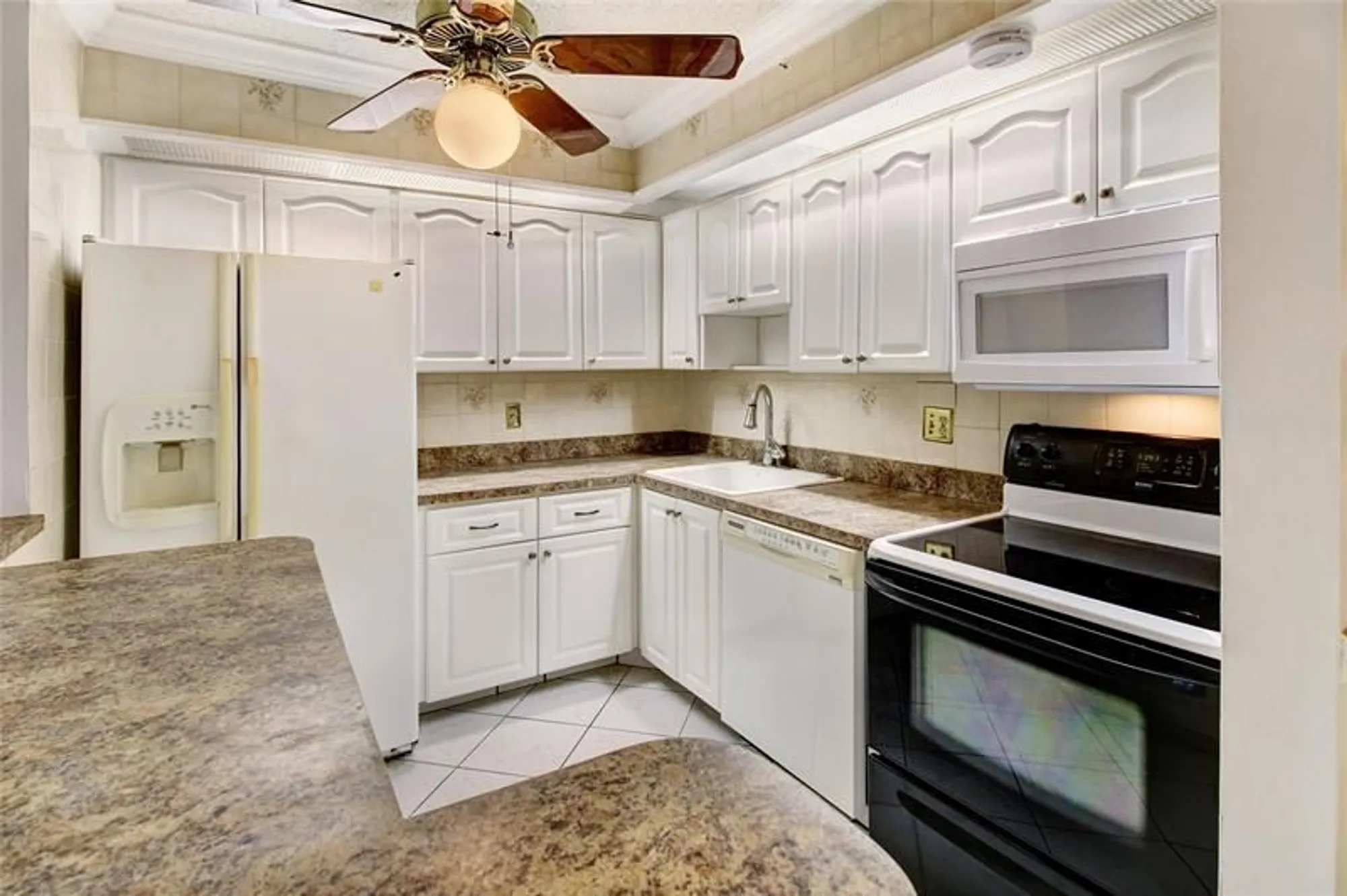 Property Slideshow image 10 of 19 | 9926 s belfort cir # 106, Tamarac, FL, 33321