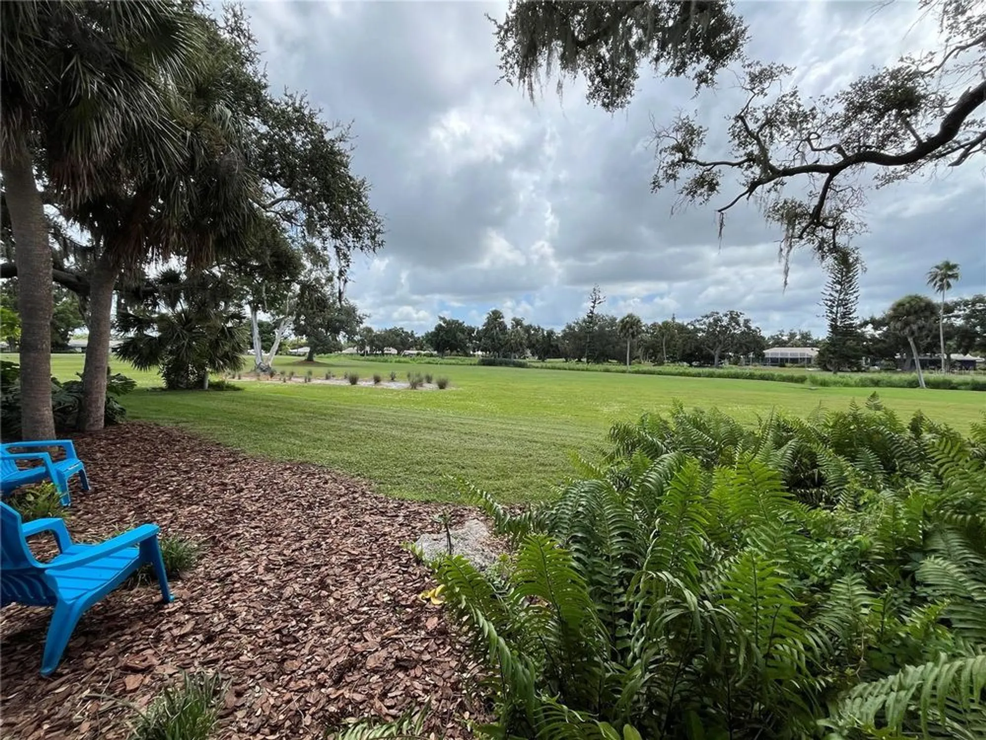 Property Slideshow image 34 of 52 | 3337 spring mill cir, Sarasota, FL, 34239