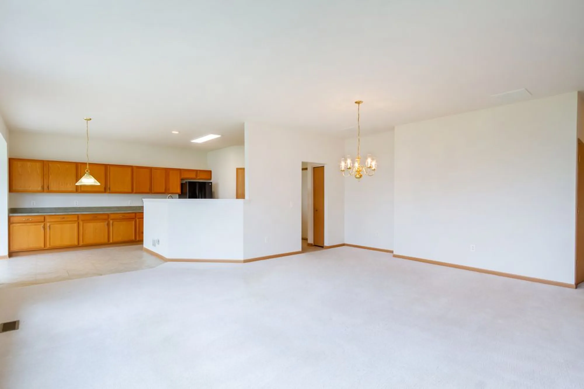 Property Slideshow image 4 of 28 | 1508 w ludington cir, Romeoville, IL, 60446