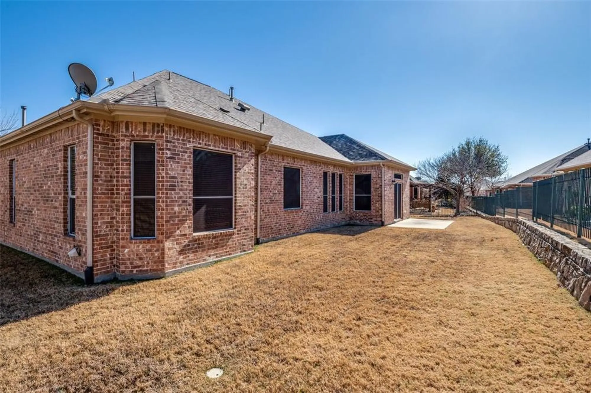Property Slideshow image 21 of 25 | 7205 oakmont dr, Frisco, TX, 75036