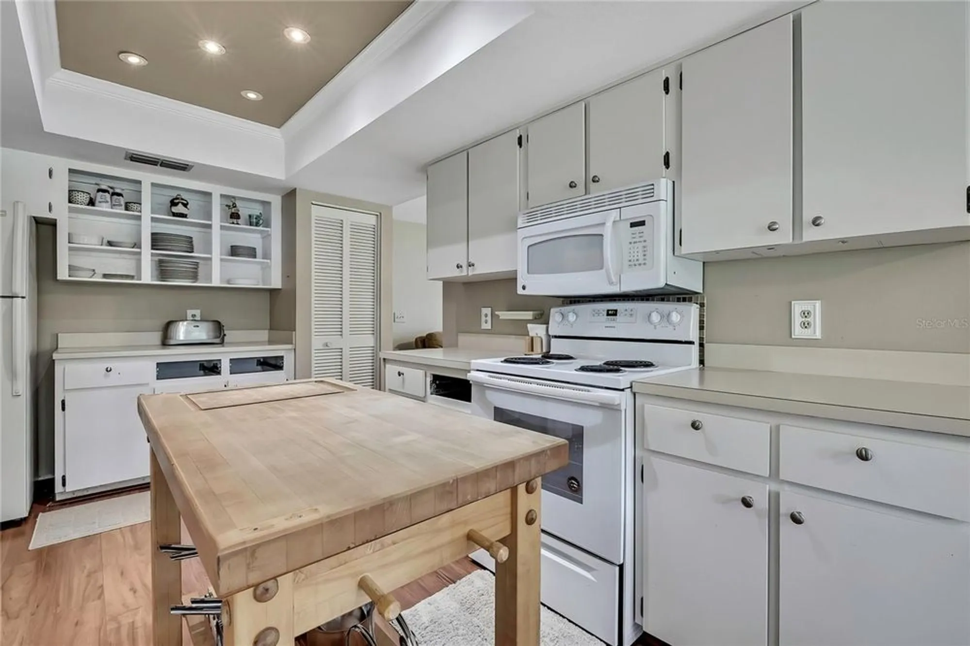 Property Slideshow image 10 of 72 | 6517 ocean pines ln, Spring Hill, FL, 34606