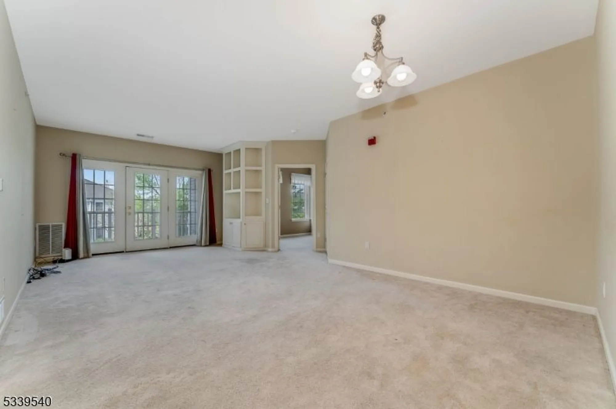 Property Slideshow image 14 of 48 | 6015 brookfield glen dr # 15, Belvidere, NJ, 07823