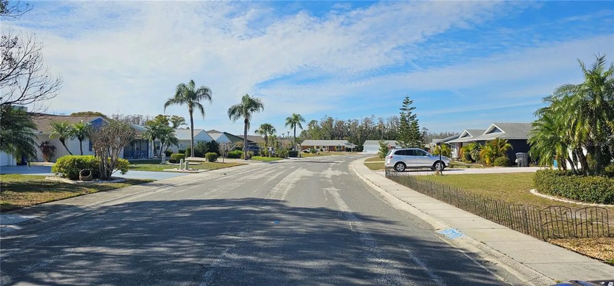 Property Slideshow image 4 of 38 | 1507 n lake dr, Sun City Center, FL, 33573