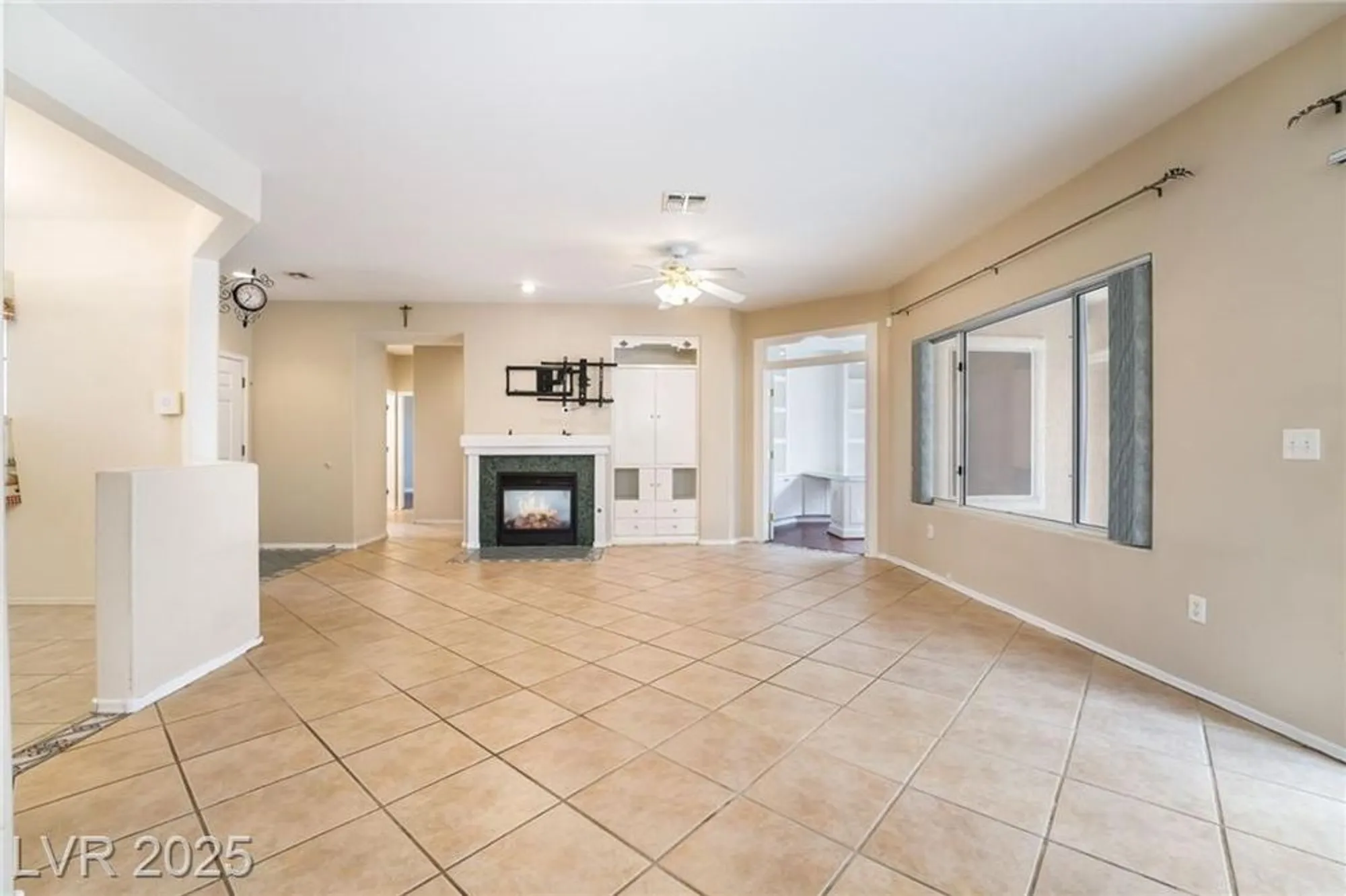 Property Slideshow image 15 of 58 | 2539 evansville ave, Henderson, NV, 89052