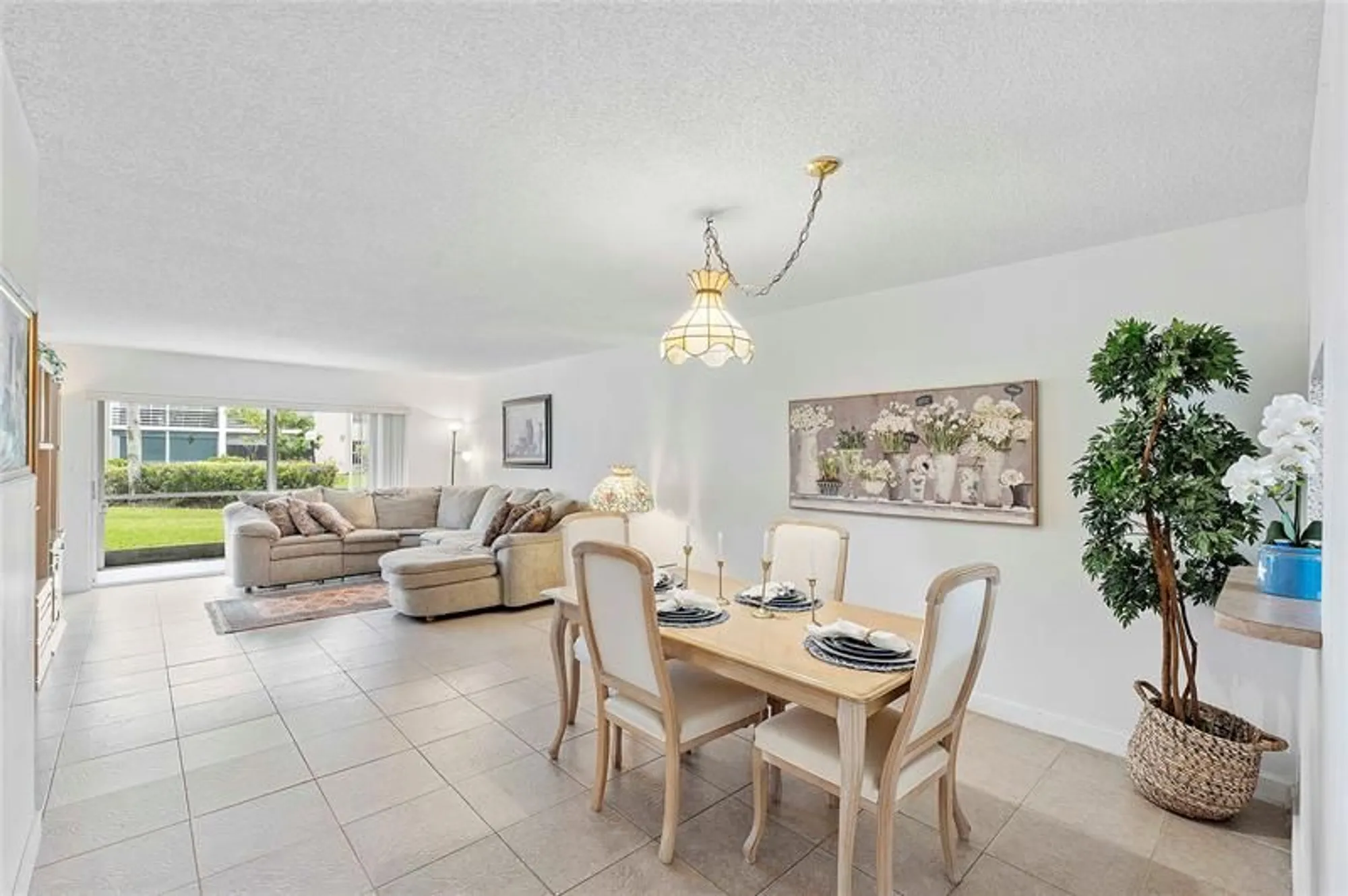 Property Slideshow image 7 of 31 | 3776 inverrary blvd, Lauderhill, FL, 33319