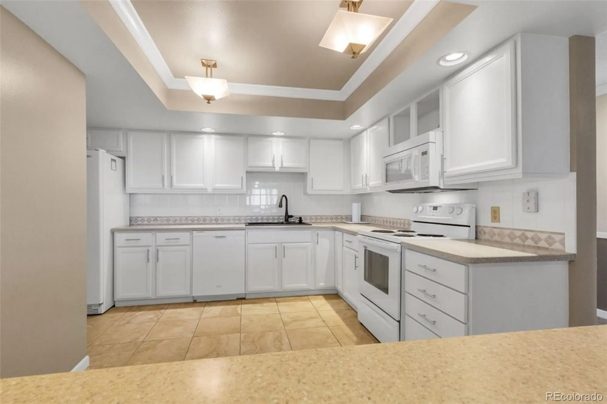 Property Slideshow image 10 of 50 | 14390 e marina dr apt 606, Aurora, CO, 80014