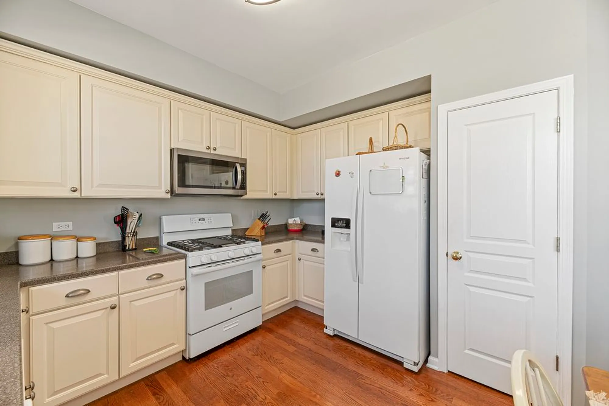 Property Slideshow image 8 of 33 | 12963 penefield ln, Huntley, IL, 60142