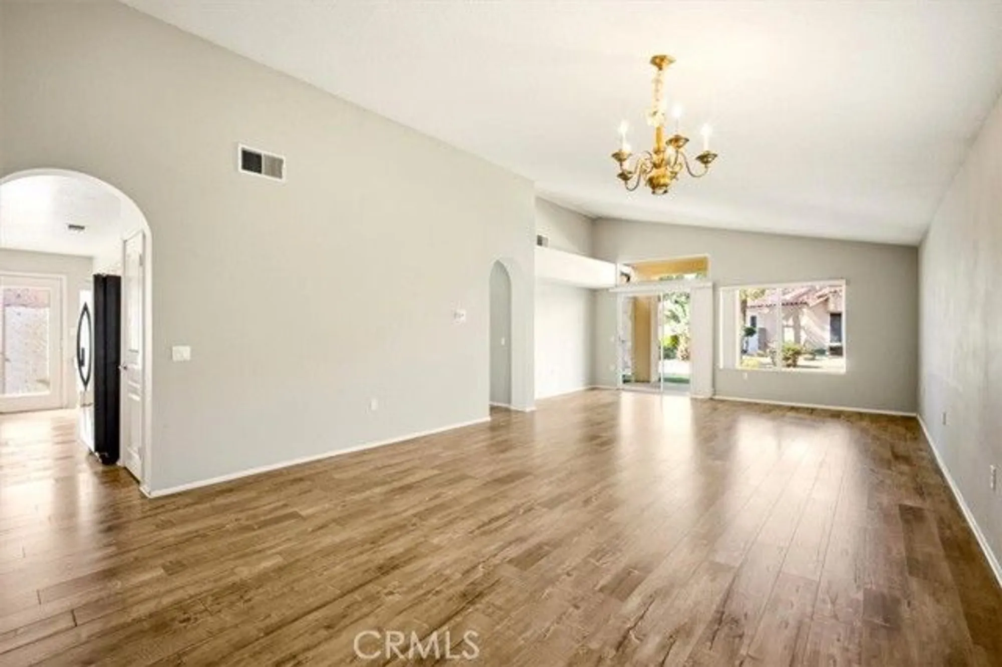 Property Slideshow image 9 of 36 | 19146 oak st, Apple Valley, CA, 92308