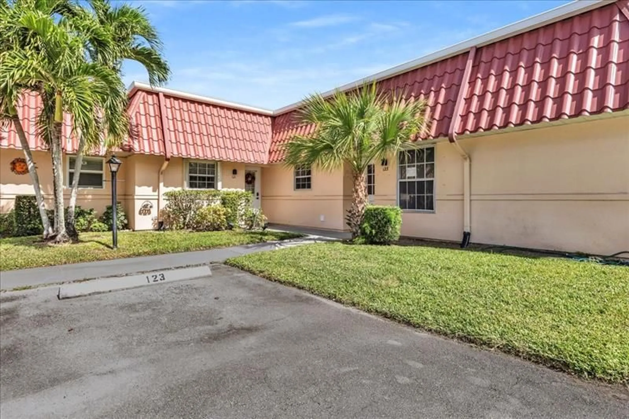 Property Slideshow image 3 of 38 | 123 amherst ln # 123, Lake Worth, FL, 33467