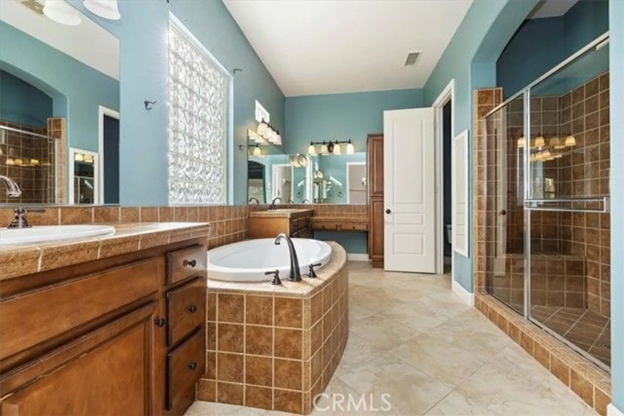 Property Slideshow image 17 of 48 | 23833 fawnskin dr, Corona, CA, 92883