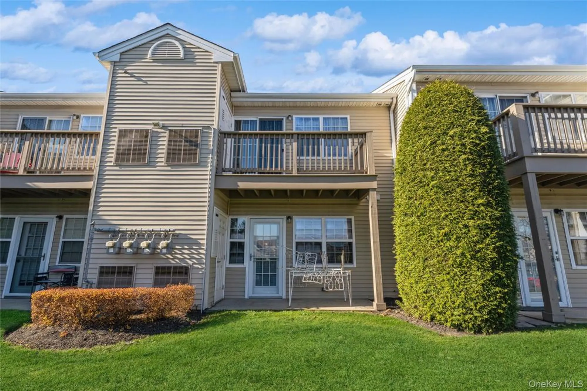 Property Slideshow image 8 of 31 | 1207 willow ln, Valley Stream, NY, 11580