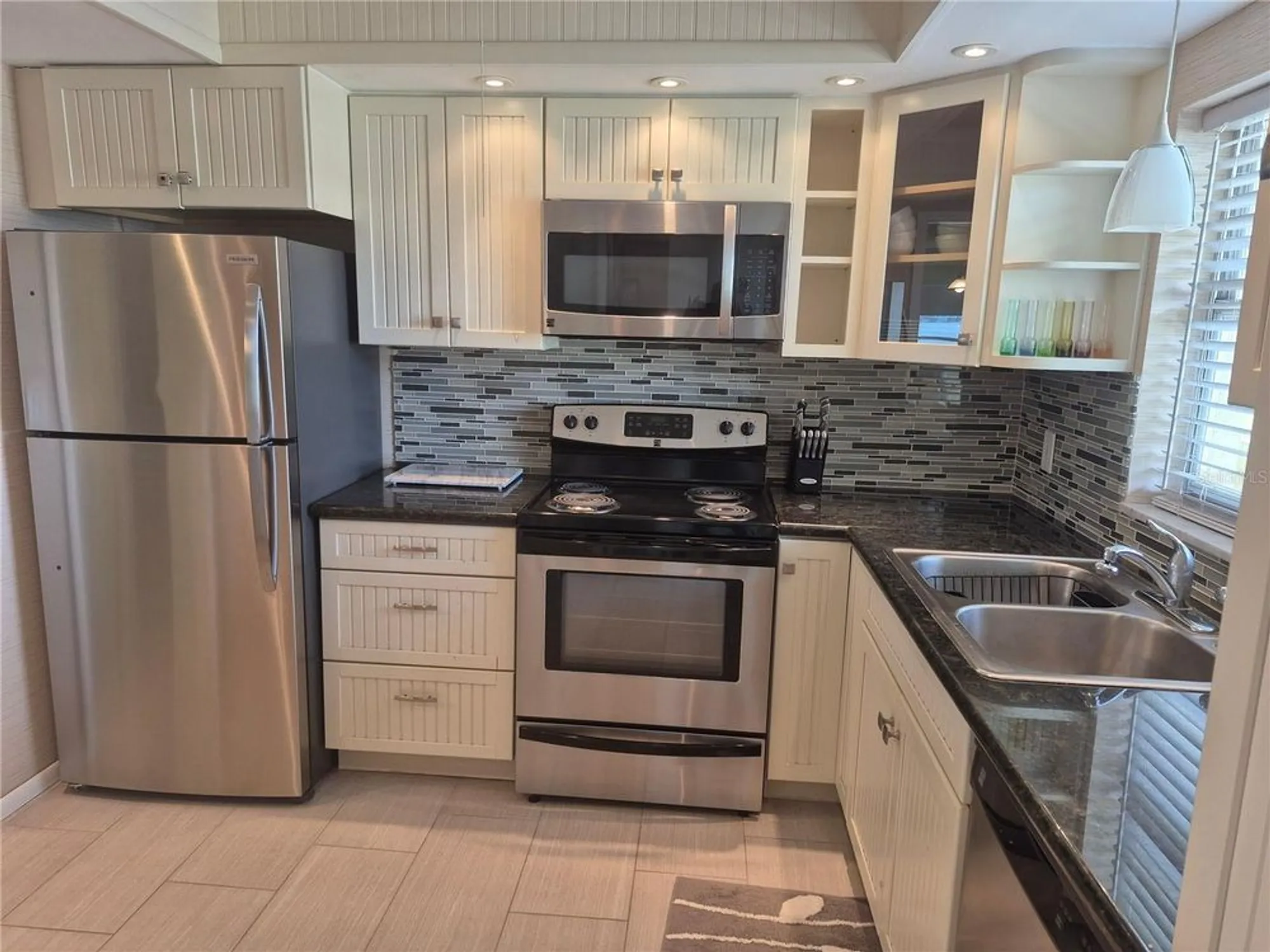 Property Slideshow image 4 of 25 | 4750 cove cir apt 304, St Petersburg, FL, 33708