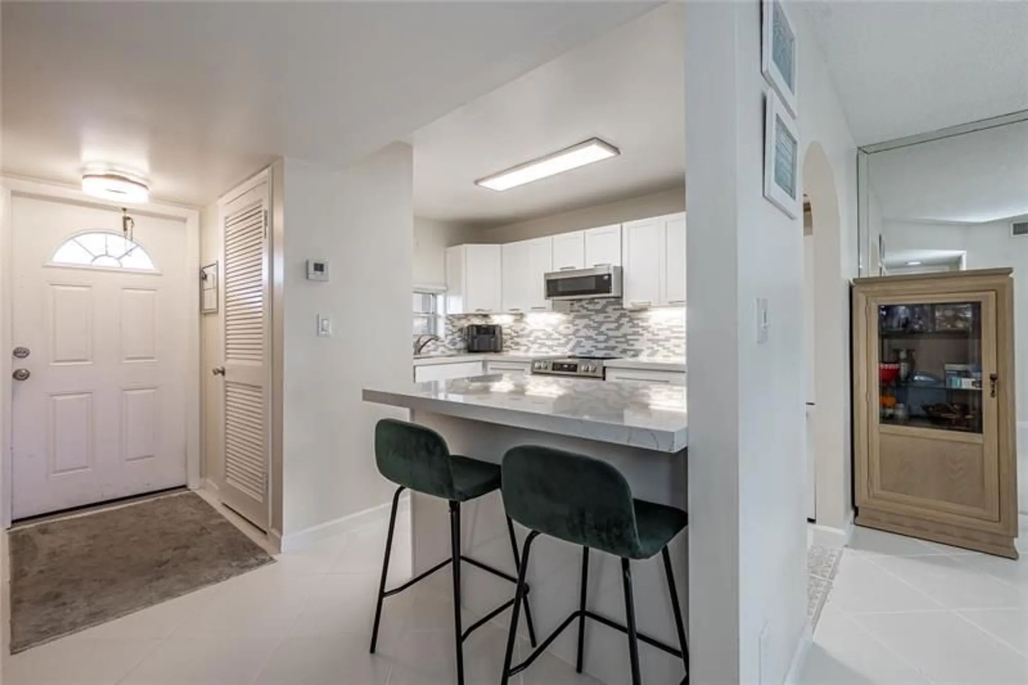 Property Slideshow image 9 of 59 | 9411 n hollybrook lake dr apt 309, Pembroke Pines, FL, 33025