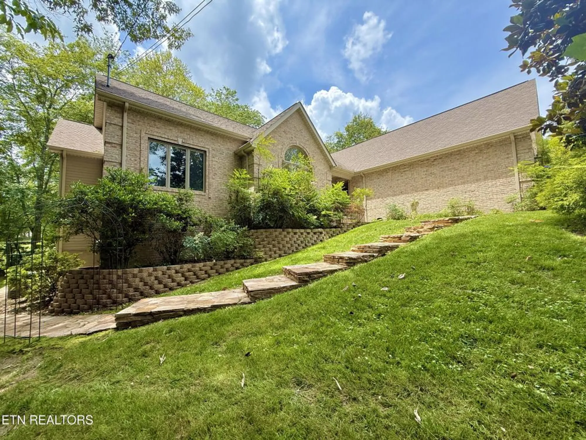 Property Slideshow image 5 of 55 | 17 kenwood ct, Crossville, TN, 38558