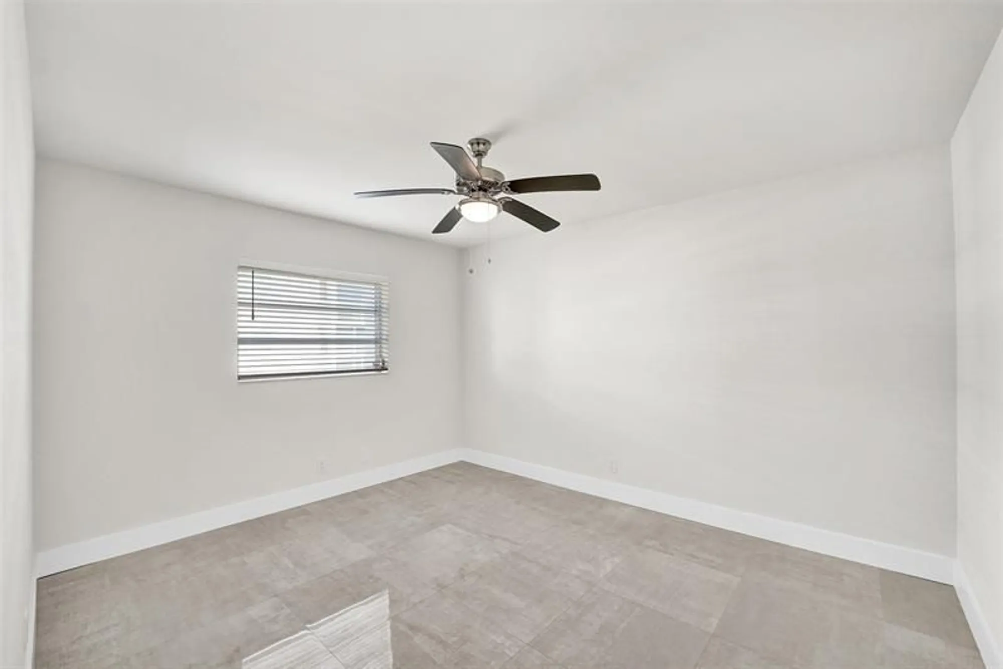 Property Slideshow image 11 of 24 | 1024 se 3rd ave apt 207, Dania Beach, FL, 33004