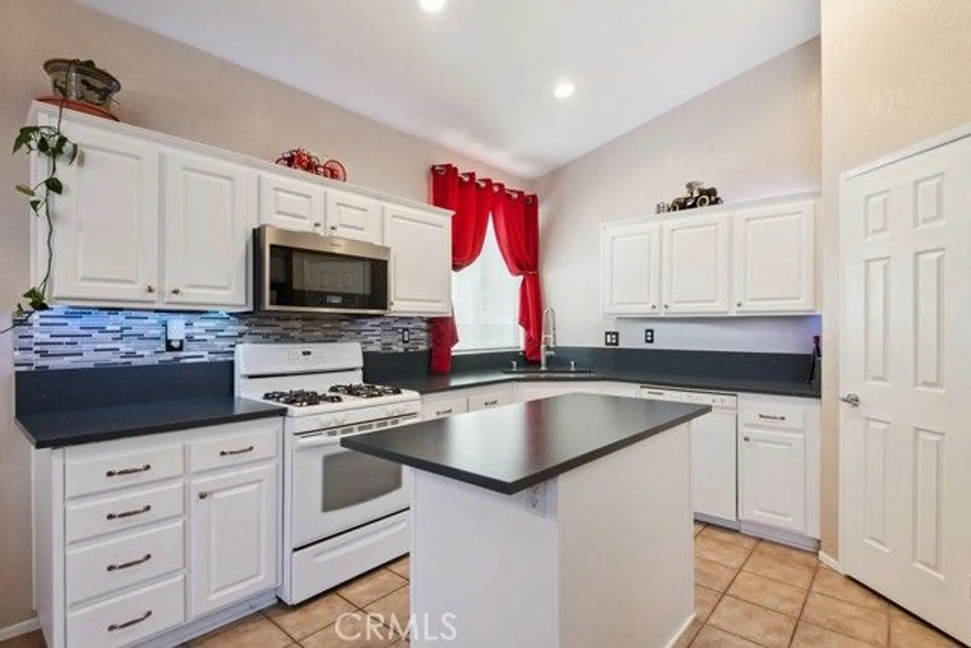 Property Slideshow image 4 of 23 | 27800 blaze ln, Menifee, CA, 92585