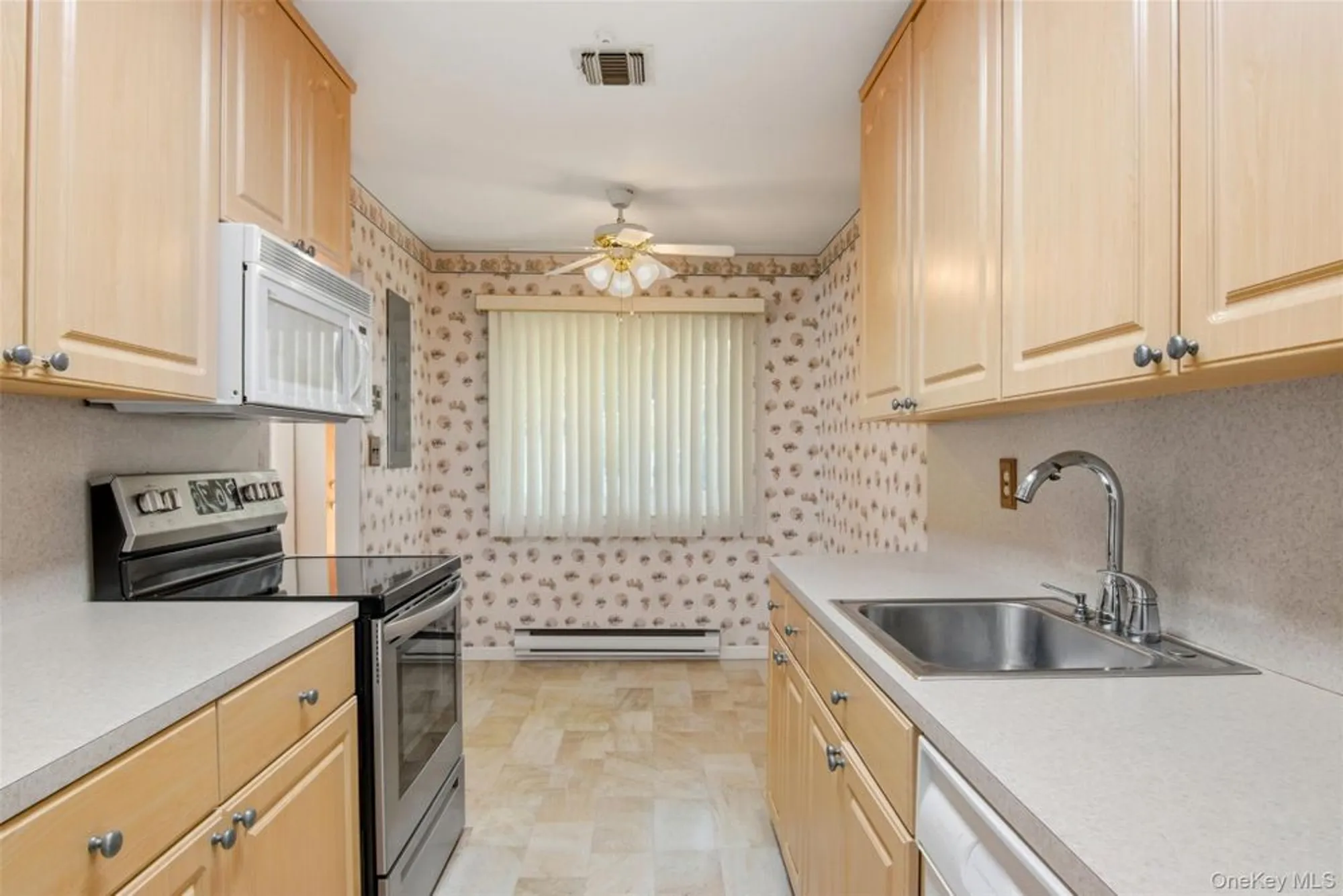 Property Slideshow image 14 of 24 | 607 cabot ct 607, Smithtown, NY, 11780