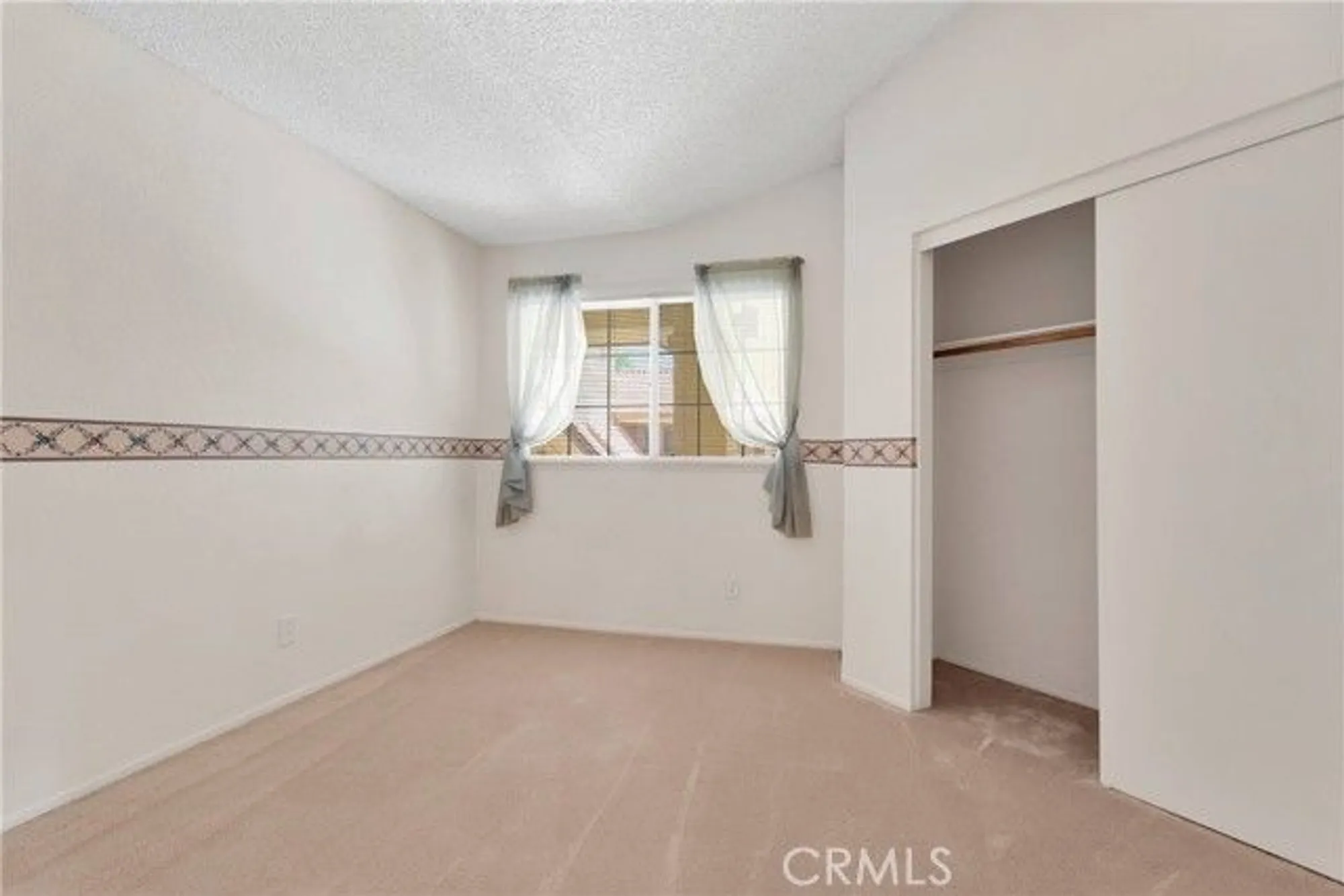 Property Slideshow image 20 of 39 | 19121 palo verde dr, Apple Valley, CA, 92308