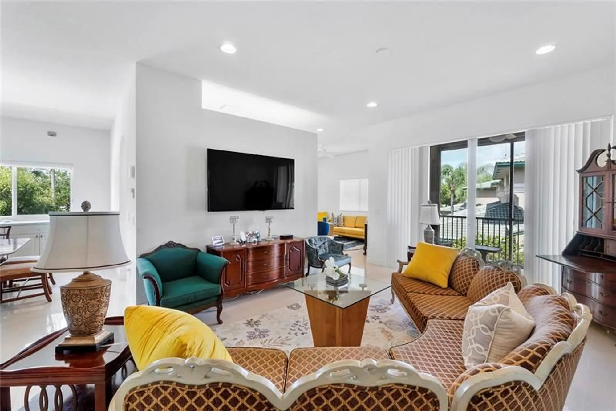 Property Slideshow image 9 of 36 | 7940 exeter cir 201, Tamarac, FL, 33321