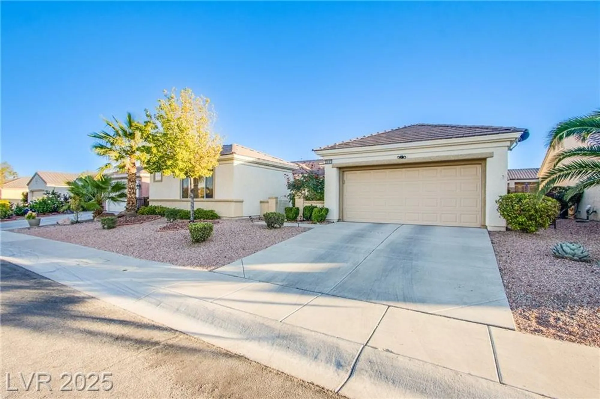 Property Slideshow image 2 of 31 | 2581 evansville ave, Henderson, NV, 89052