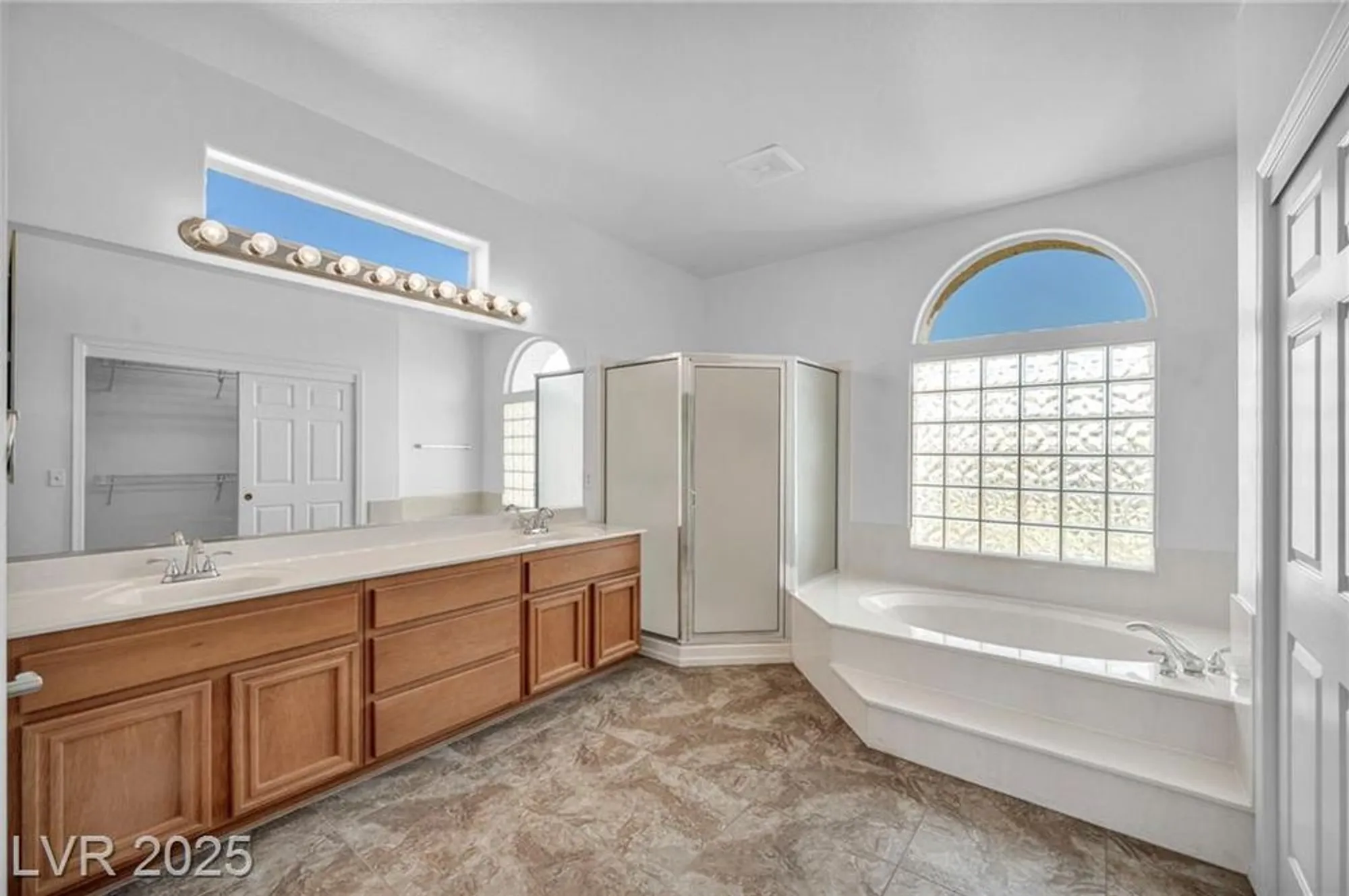 Property Slideshow image 39 of 71 | 2567 evening sky dr, Henderson, NV, 89052
