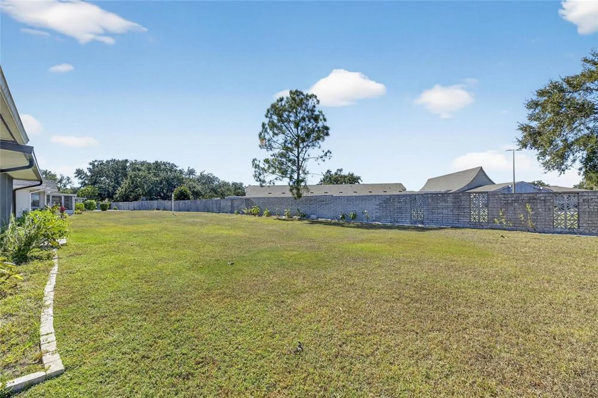 Property Slideshow image 33 of 37 | 1238 fordham dr, Sun City Center, FL, 33573