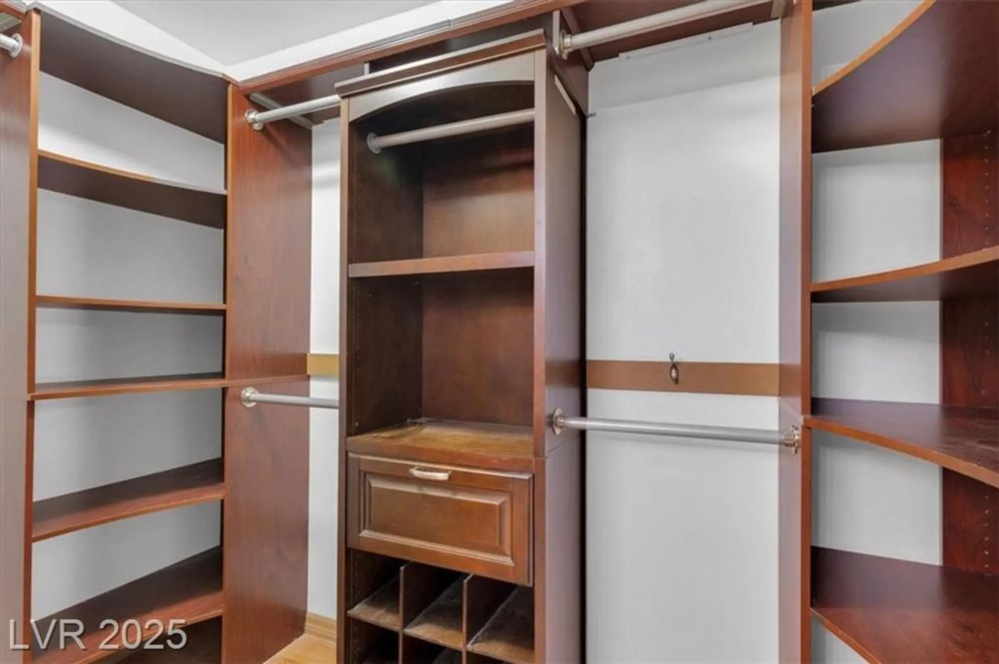 Property Slideshow image 22 of 46 | 2621 hanging rock dr, Las Vegas, NV, 89134