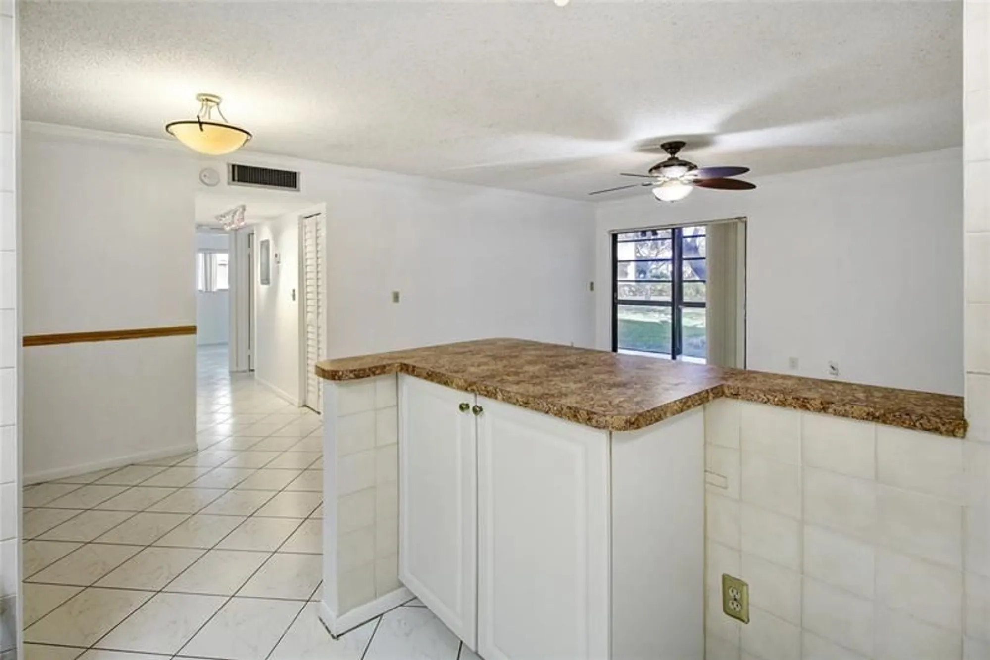 Property Slideshow image 11 of 19 | 9926 s belfort cir # 106, Tamarac, FL, 33321