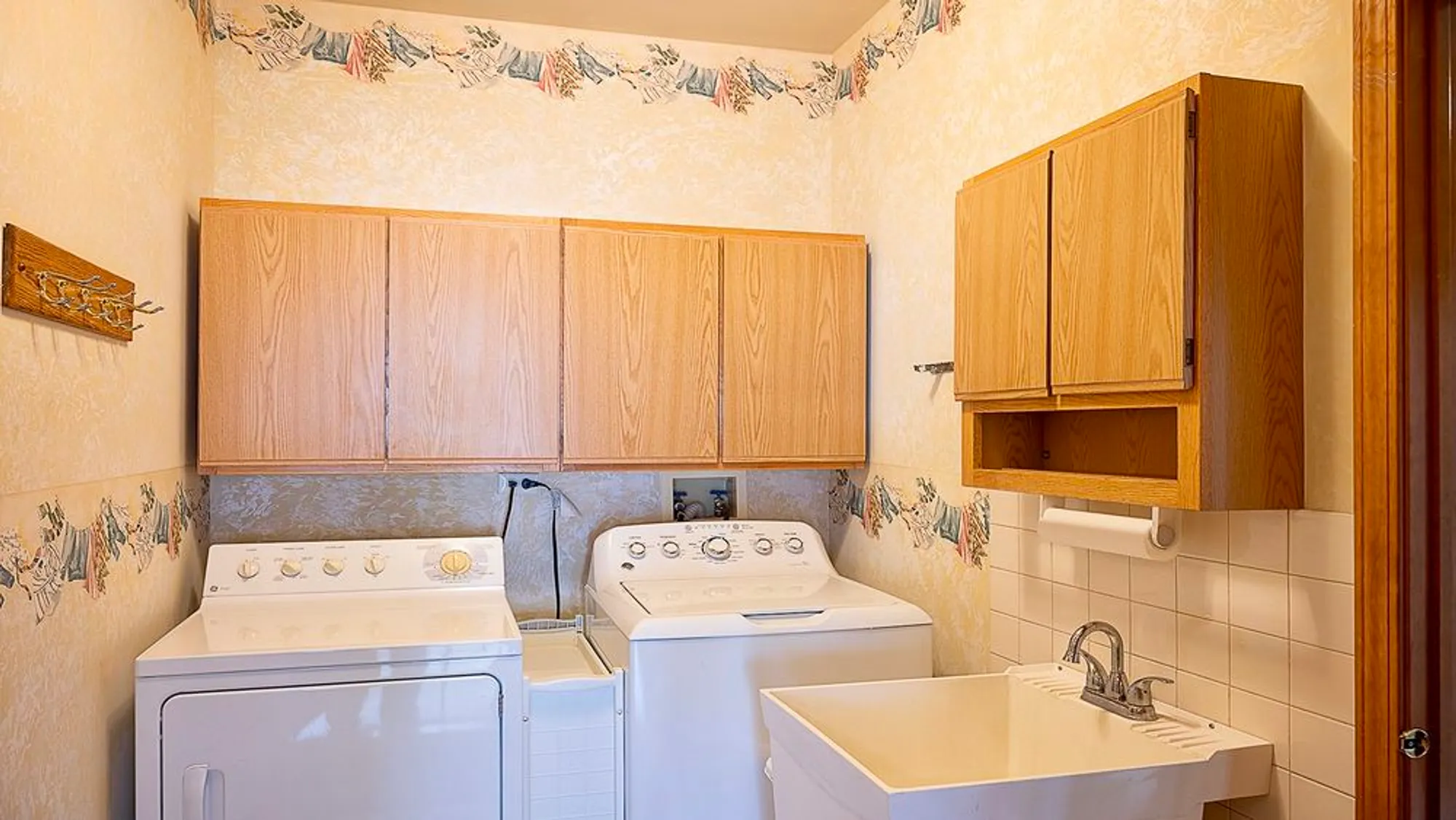 Property Slideshow image 18 of 24 | 21056 w aspen ln, Plainfield, IL, 60544