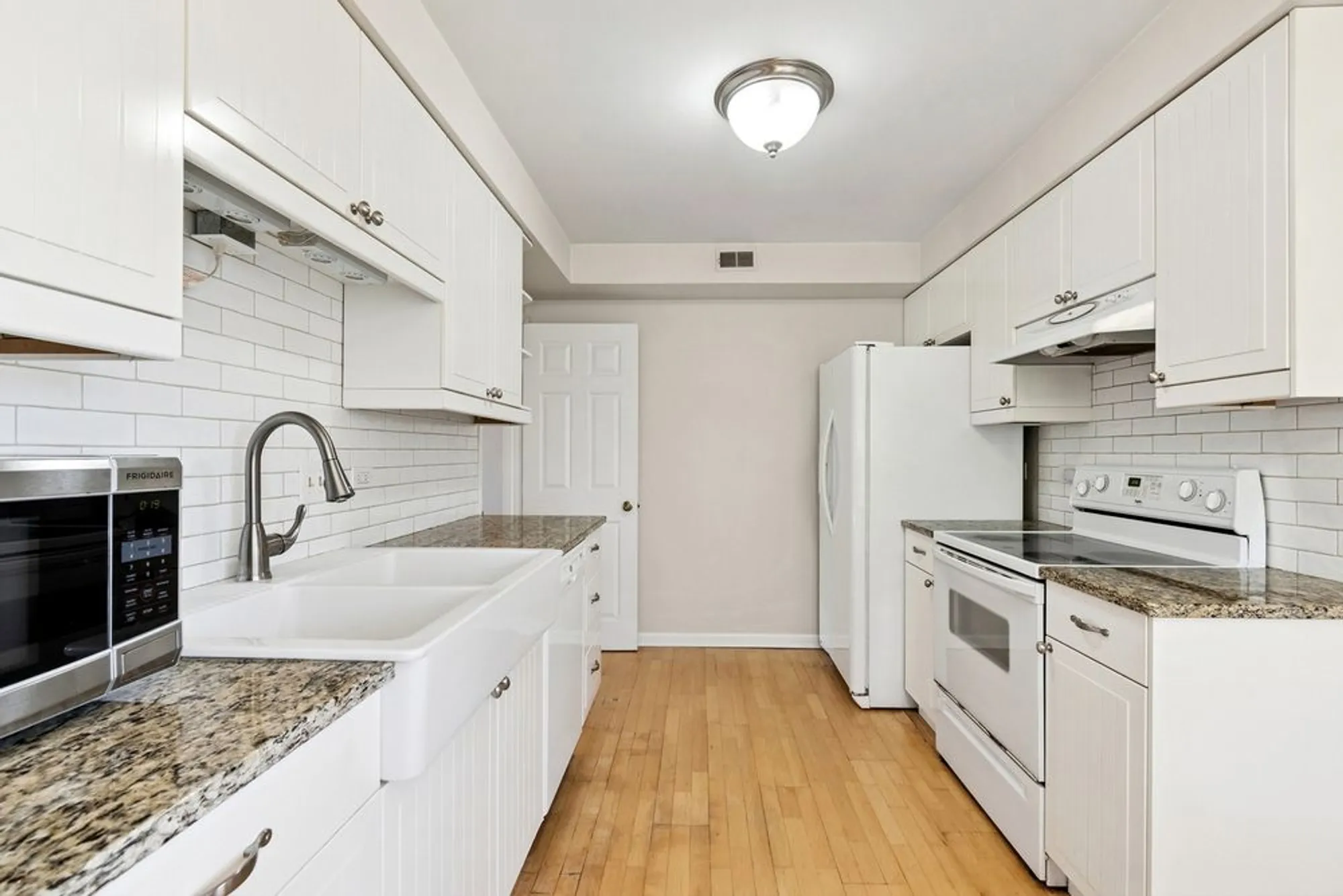 Property Slideshow image 14 of 45 | 33 shoreline rd b, Lake Barrington, IL, 60010