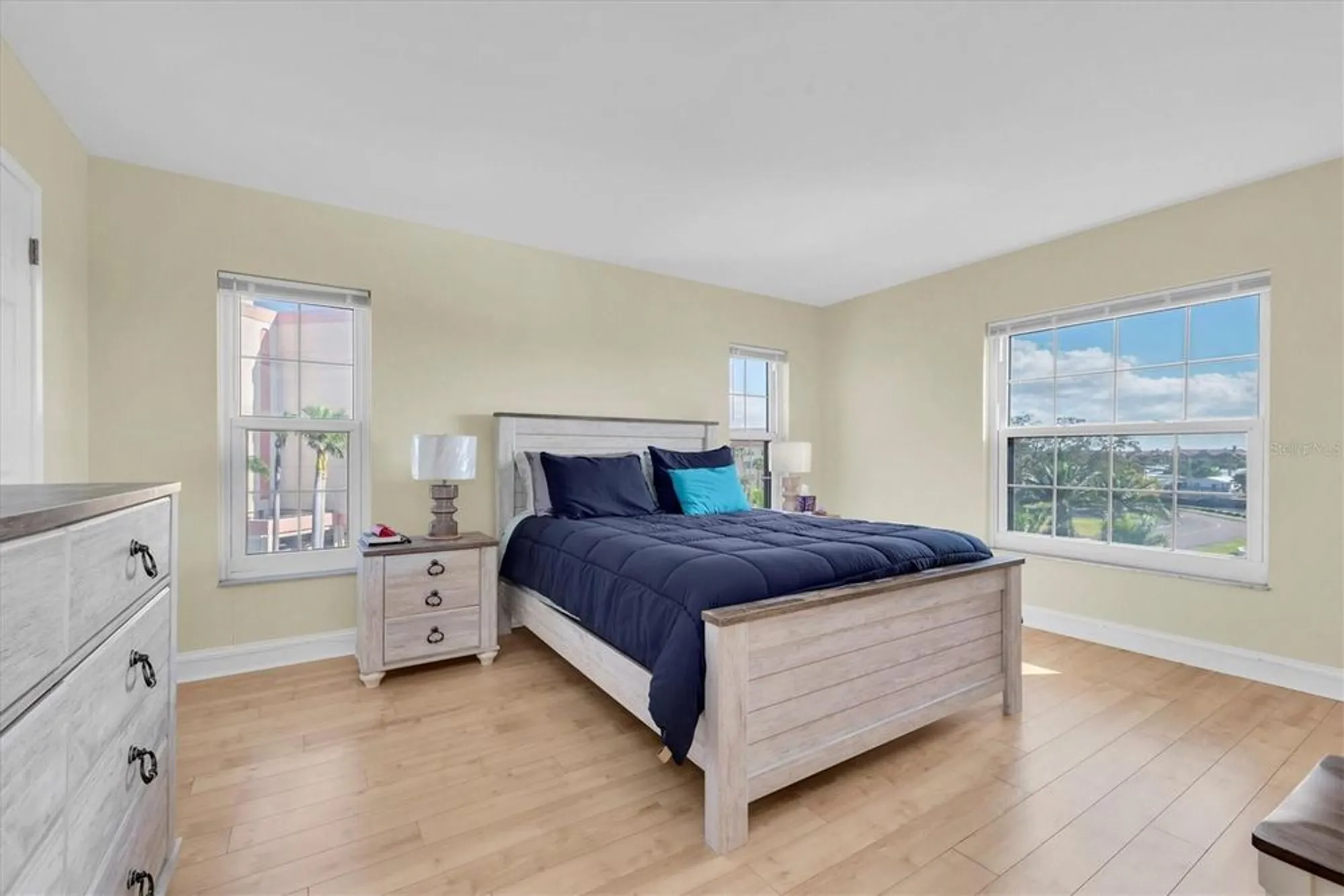 Property Slideshow image 18 of 33 | 19029 us highway 19 n apt 8-25, Clearwater, FL, 33764