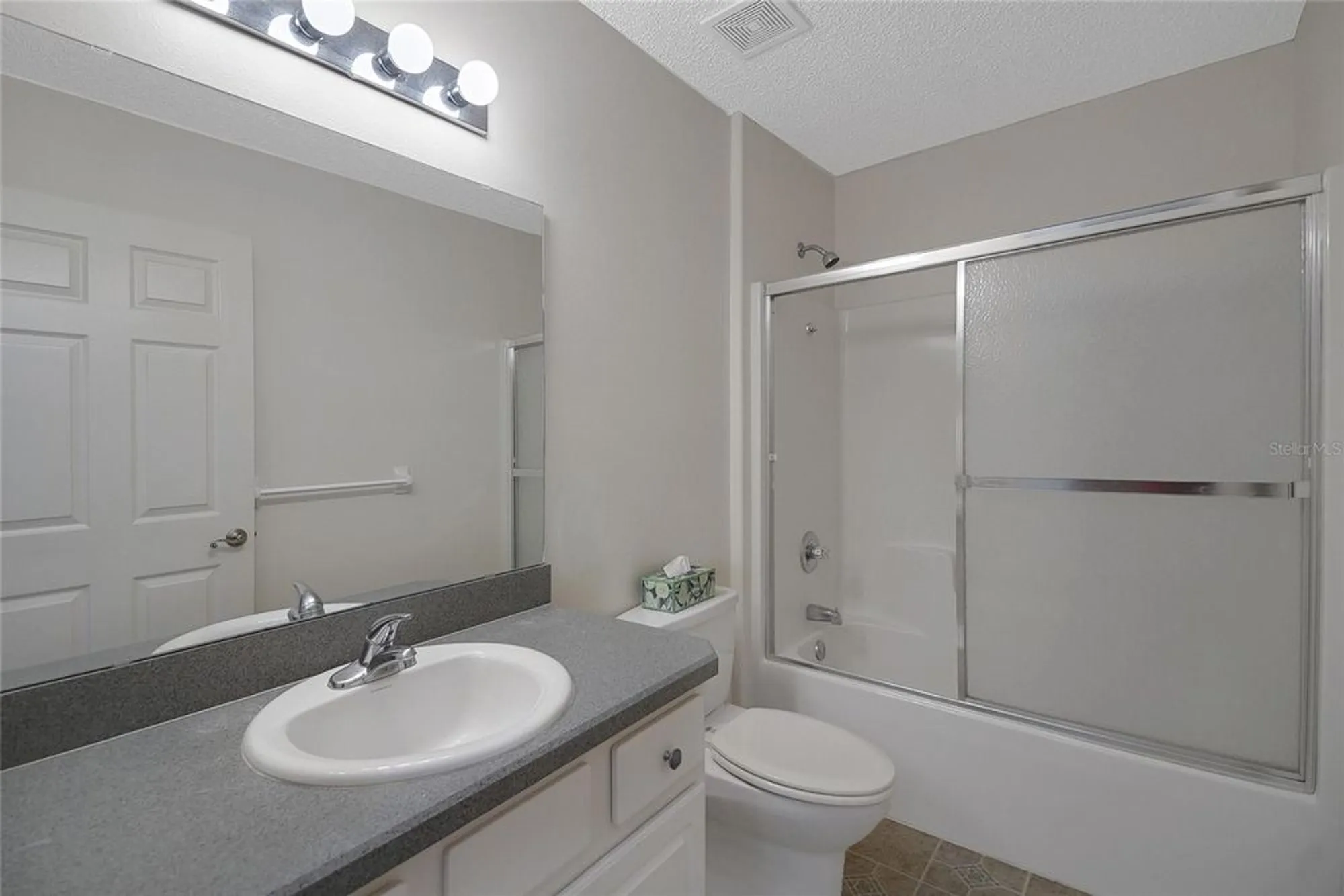 Property Slideshow image 11 of 77 | 32942 rambling oaks ct, Leesburg, FL, 34748