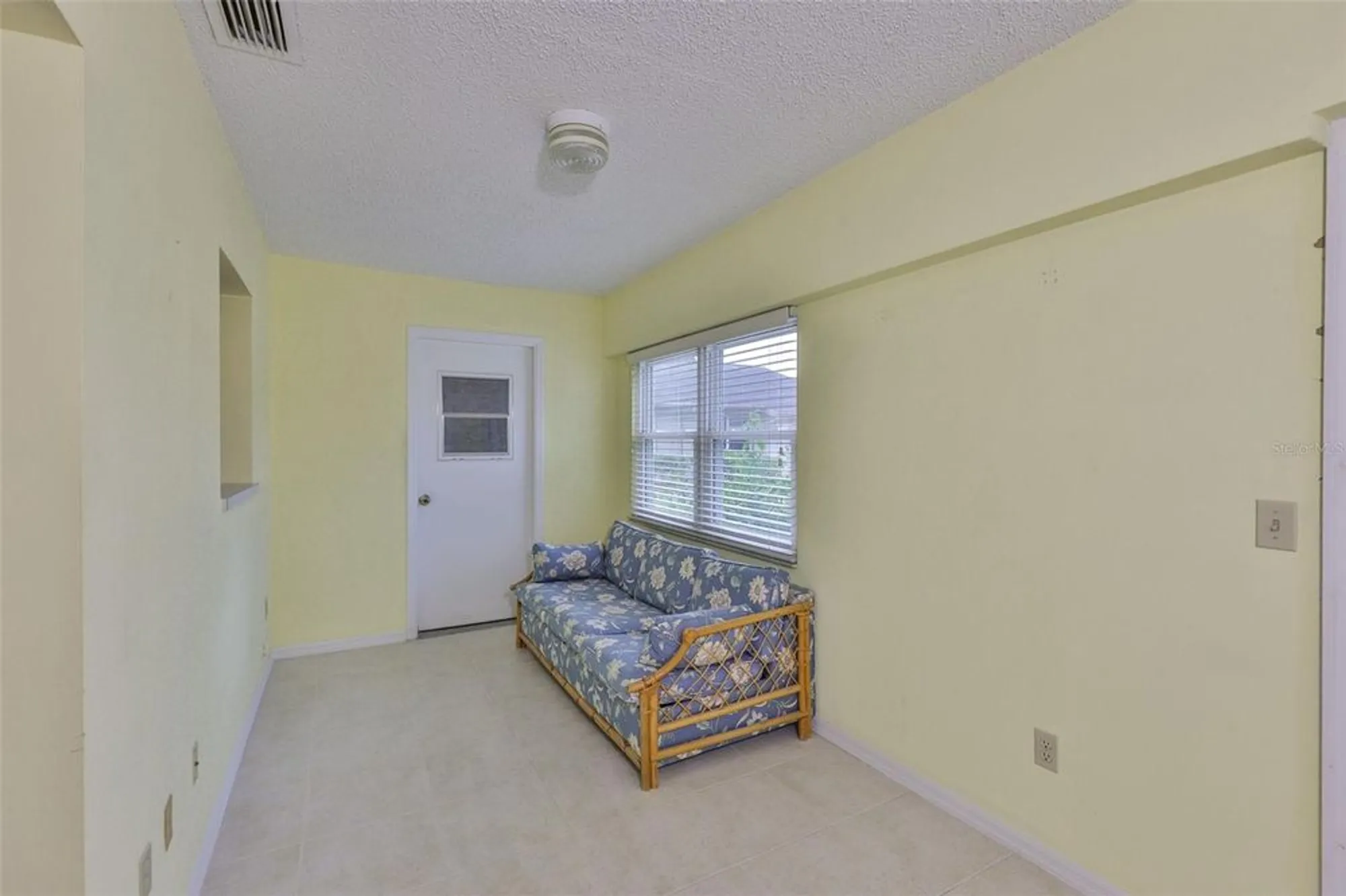 Property Slideshow image 9 of 49 | 1908 canterbury ln 20, Sun City Center, FL, 33573