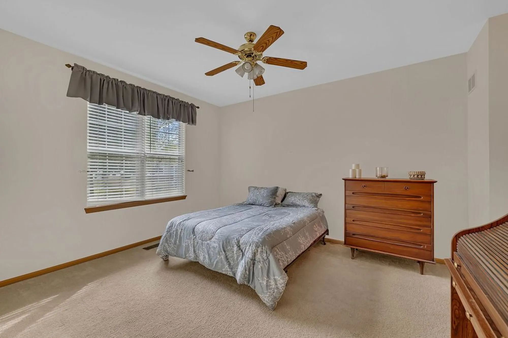 Property Slideshow image 15 of 26 | 21476 mays lake ct, Crest Hill, IL, 60403