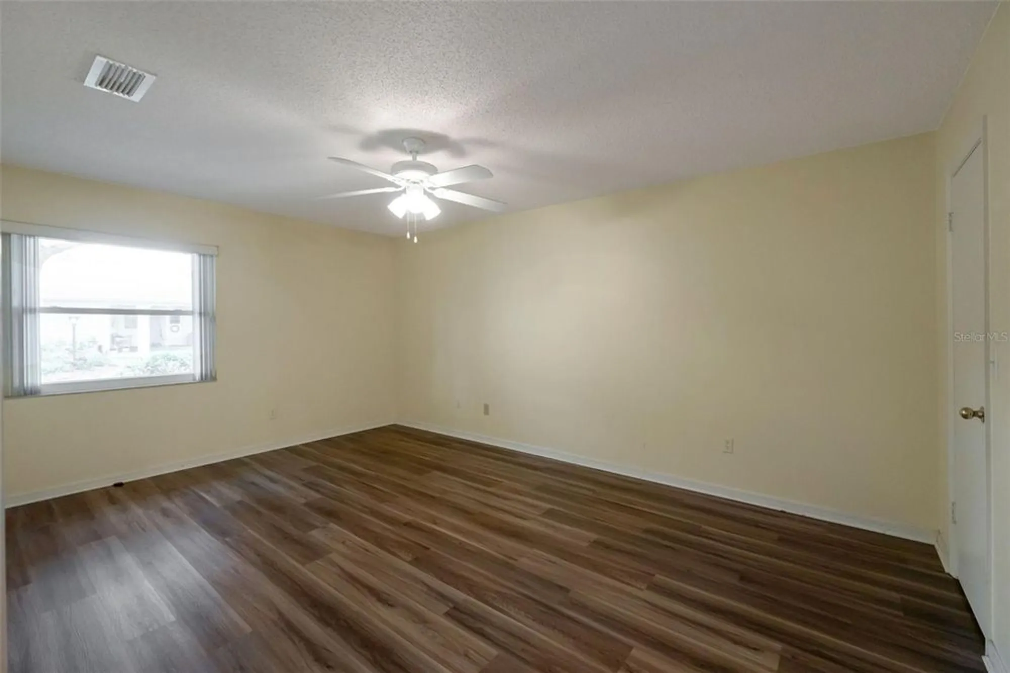 Property Slideshow image 12 of 33 | 1005 harefield cir # 43, Sun City Center, FL, 33573