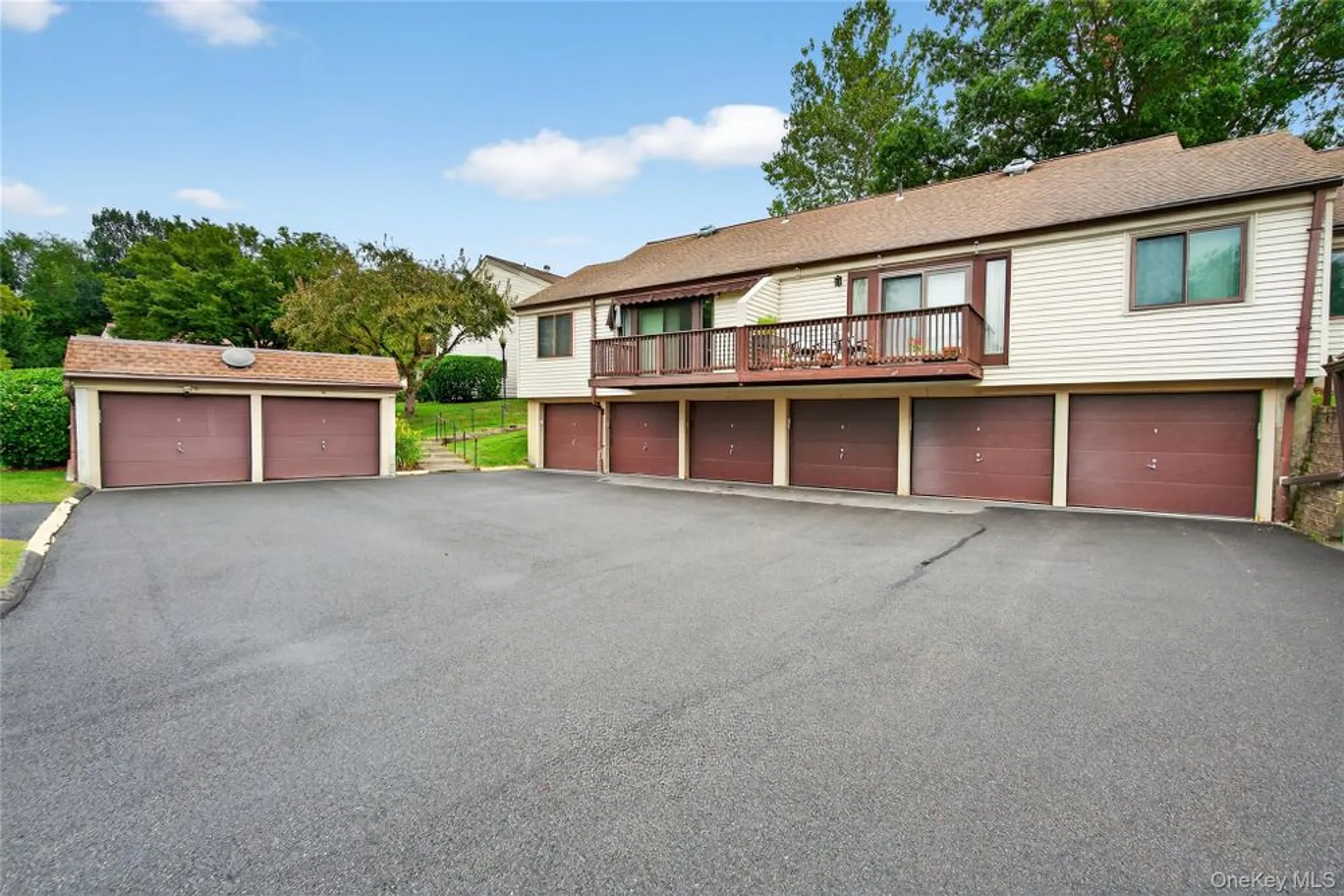 Property Slideshow image 31 of 44 | 41 jefferson oval b, Yorktown Heights, NY, 10598