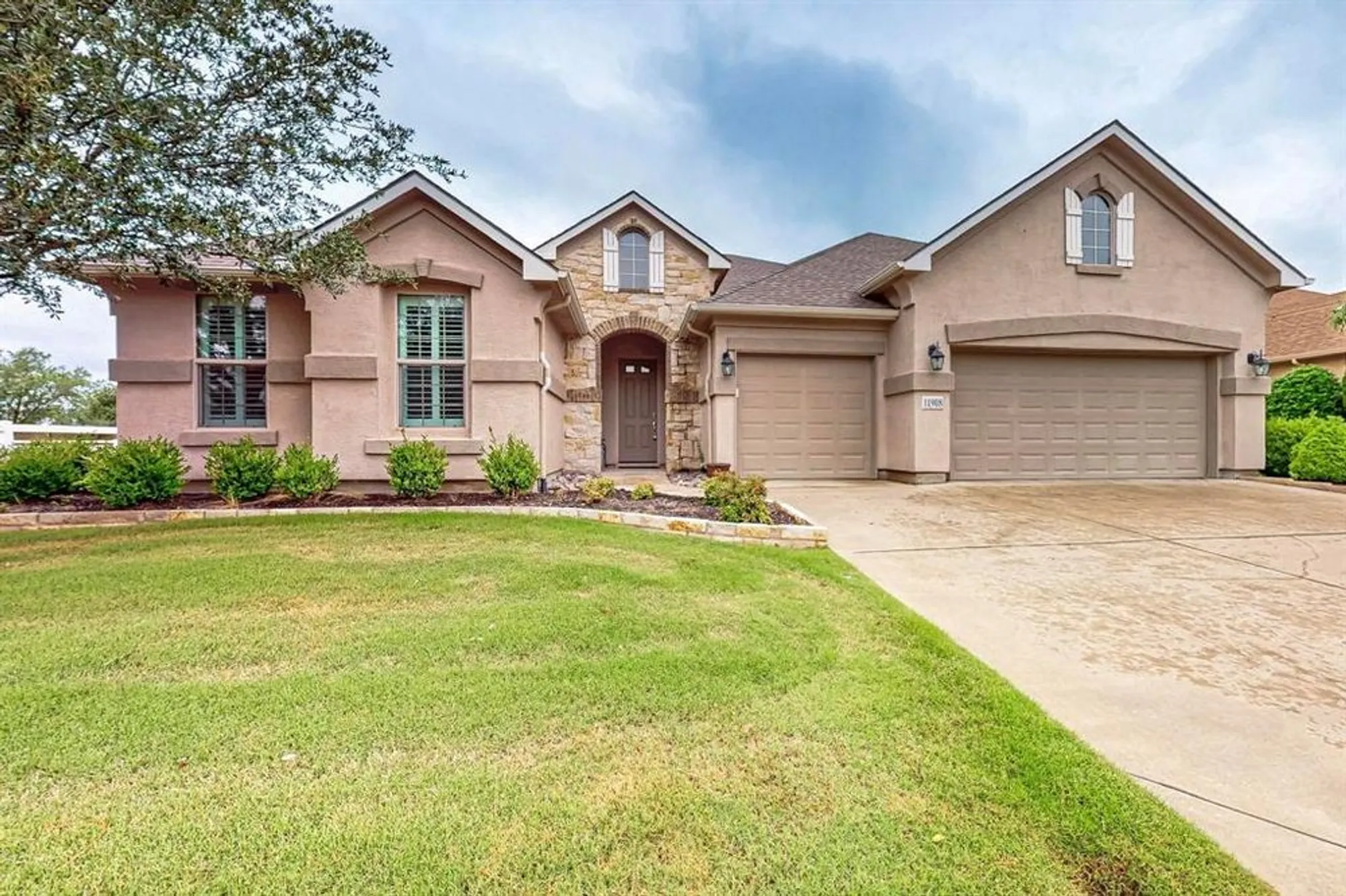 Property Slideshow image 1 of 38 | 11908 glenbrook st, Denton, TX, 76207