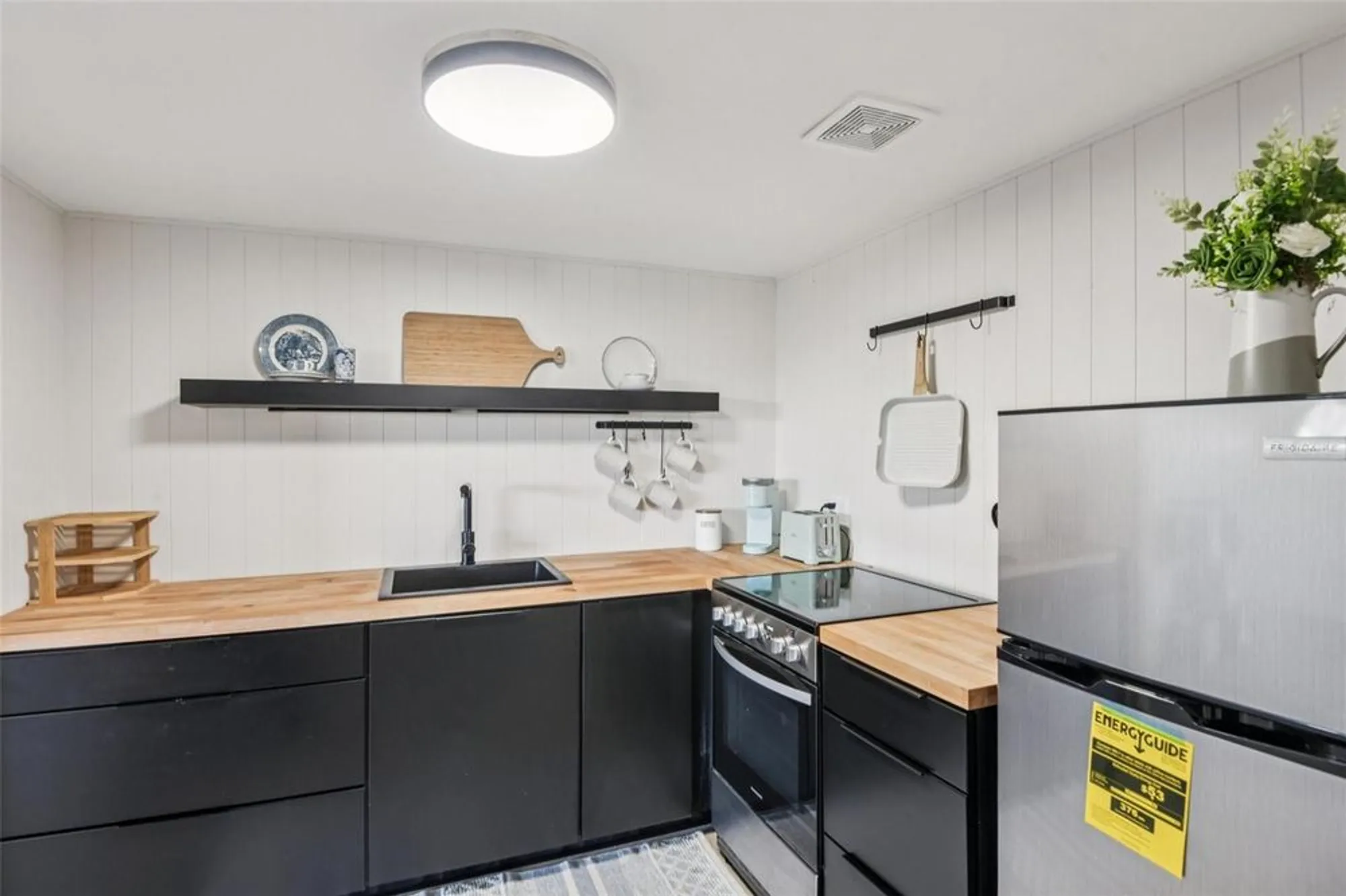 Property Slideshow image 6 of 26 | 2043 denmark st 75, Clearwater, FL, 33763