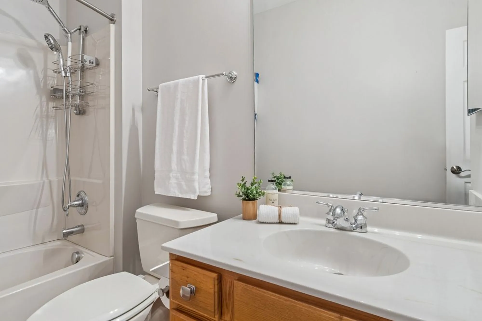 Property Slideshow image 17 of 38 | 2819 normandy cir, Naperville, IL, 60564