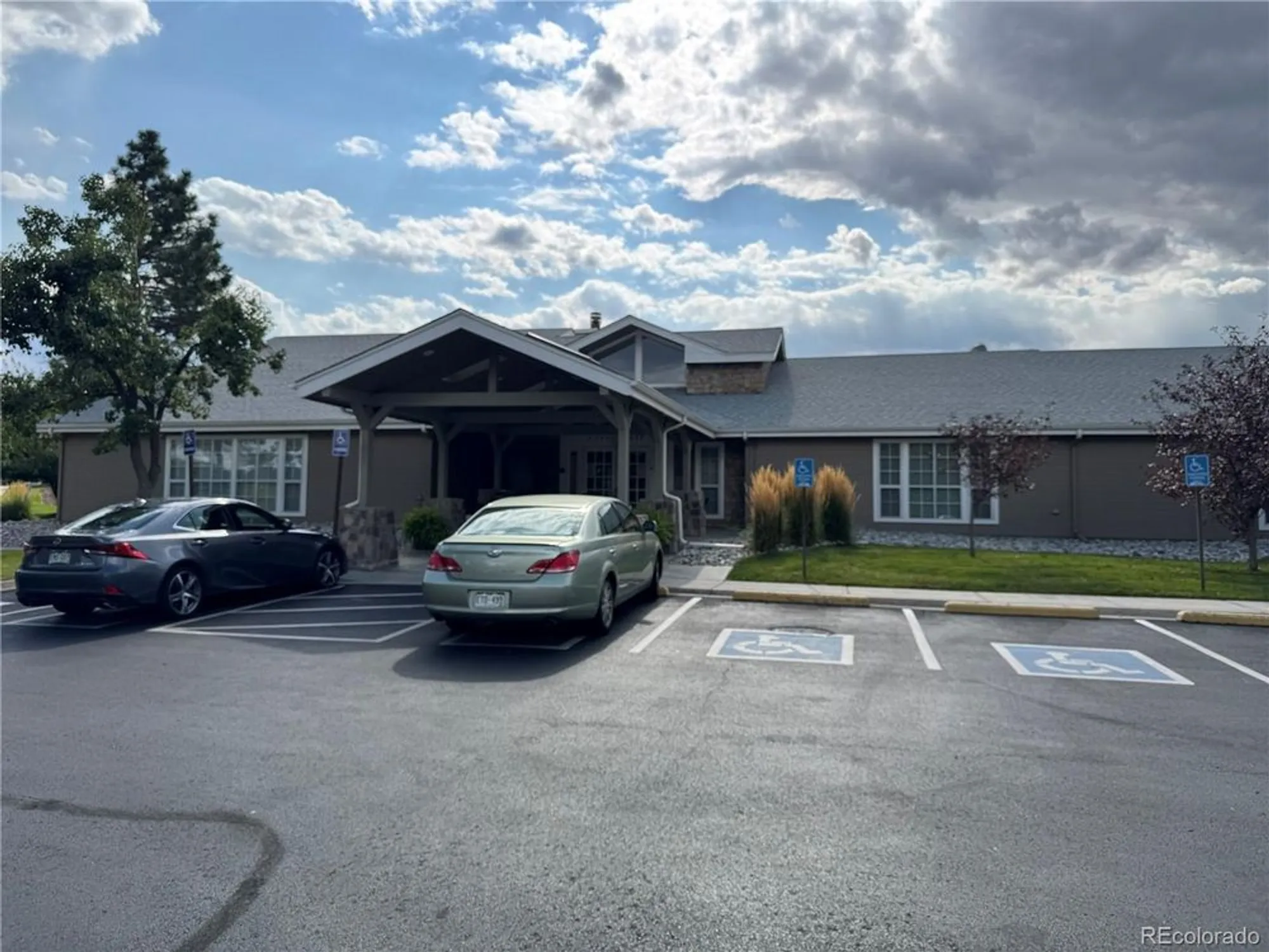 Property Slideshow image 26 of 31 | 41 canongate ln, Highlands Ranch, CO, 80130