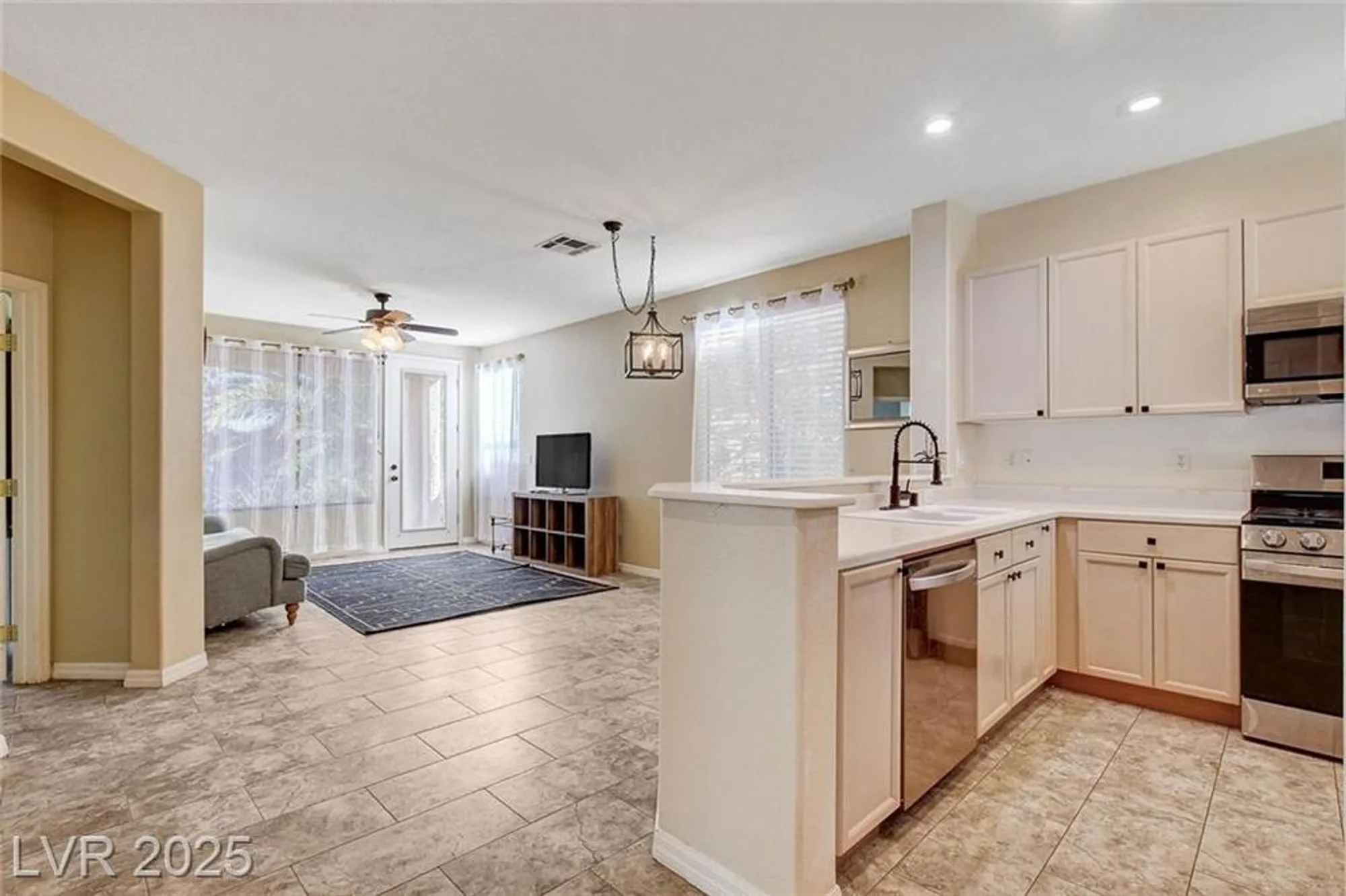 Property Slideshow image 14 of 57 | 4534 regalo bello st, Las Vegas, NV, 89135