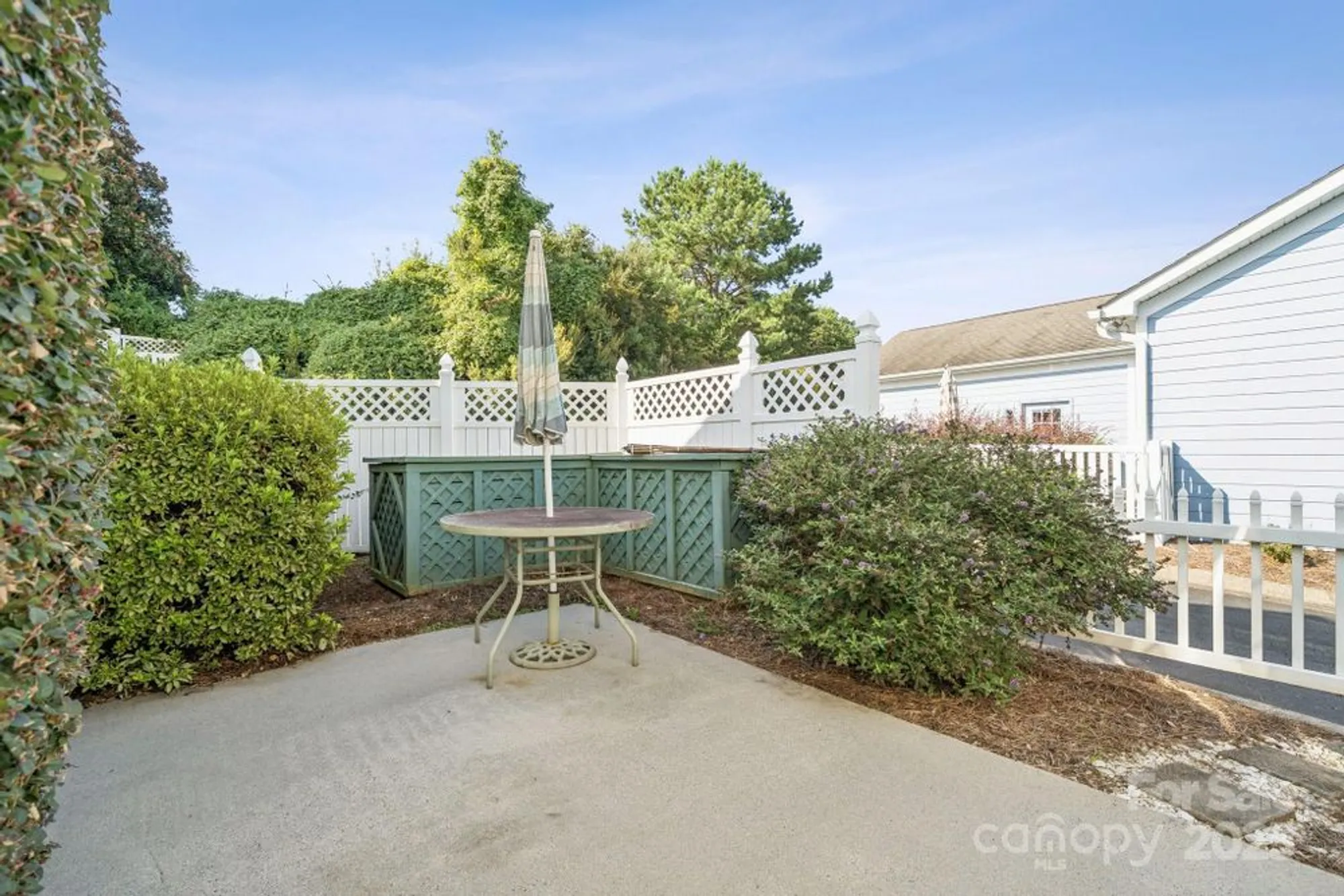 Property Slideshow image 24 of 29 | 10011 bishops gate blvd, Pineville, NC, 28134