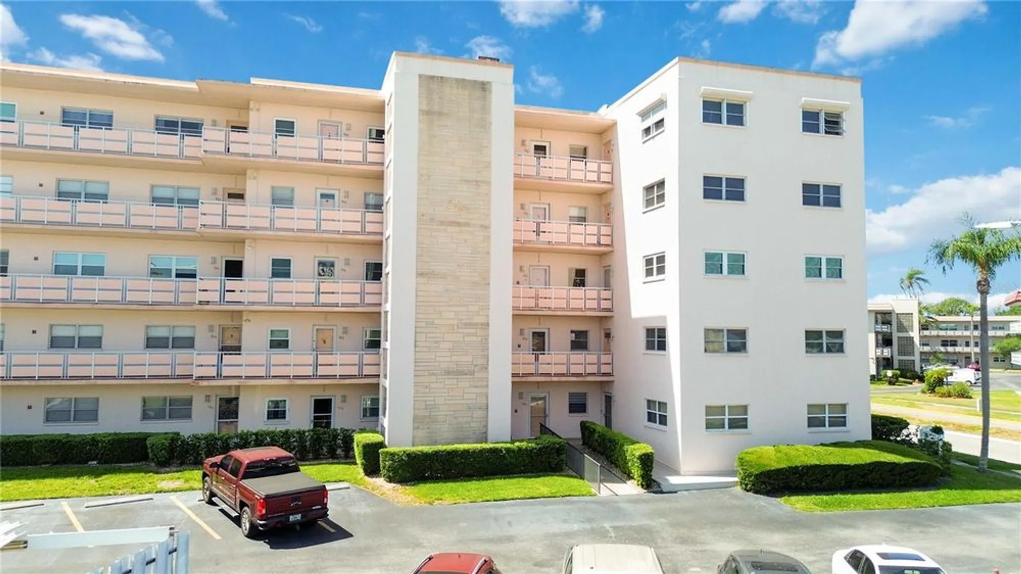 Property Slideshow image 3 of 30 | 5623 80th st n unit 202, St Petersburg, FL, 33709