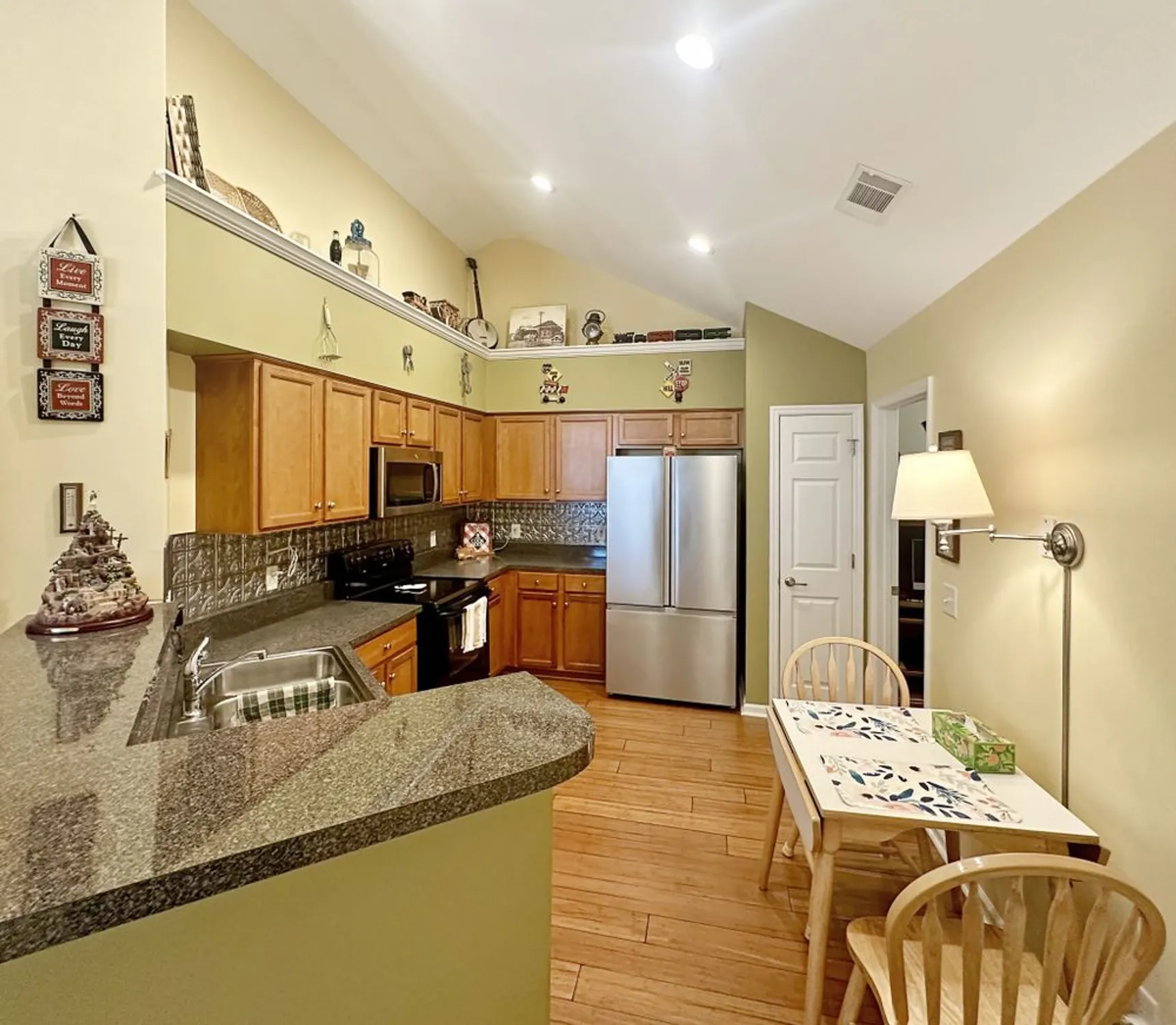 Property Slideshow image 13 of 37 | 825 s browns ln 2503, Gallatin, TN, 37066